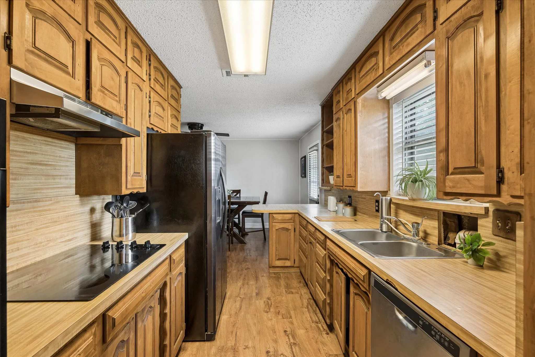 Single Family Residence For Sale in Tarrant County , 936 Springdale Road, Bedford, Texas 76021, 3 Bedroom, 2 Bathroom, 1 Garage spaces, 1,246 Sqft, built in 1970, mls#21333932, Real Estate Agent in Bedford, Homes For Sale in Tarrant county, Homes For Sale in Bedford, Realtor in Bedford Texas, Real Estate Brokerage Independent Realty Texas, Luminita Cordes Realtor
