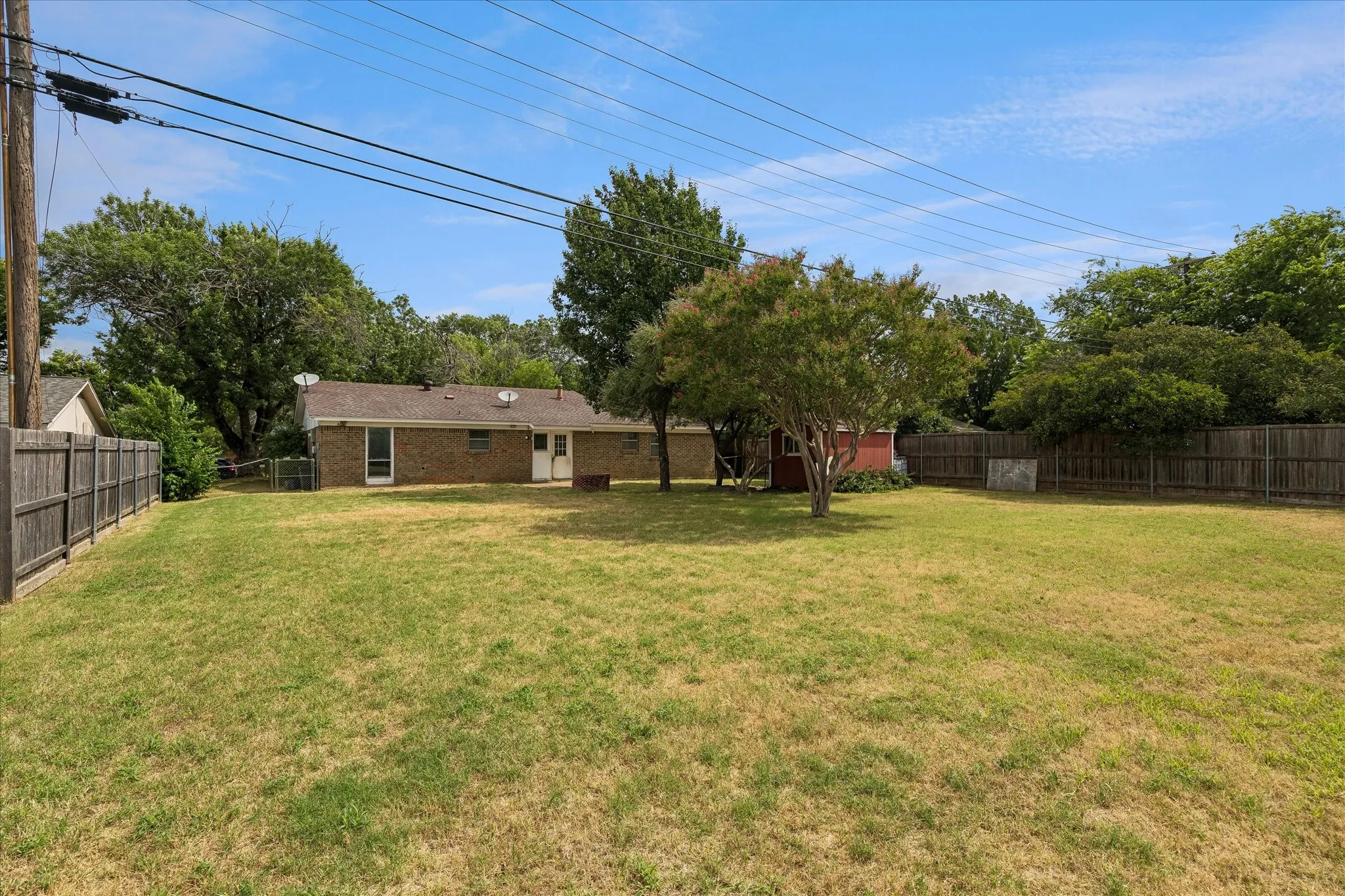 Single Family Residence For Sale in Tarrant County , 936 Springdale Road, Bedford, Texas 76021, 3 Bedroom, 2 Bathroom, 1 Garage spaces, 1,246 Sqft, built in 1970, mls#21333932, Real Estate Agent in Bedford, Homes For Sale in Tarrant county, Homes For Sale in Bedford, Realtor in Bedford Texas, Real Estate Brokerage Independent Realty Texas, Luminita Cordes Realtor