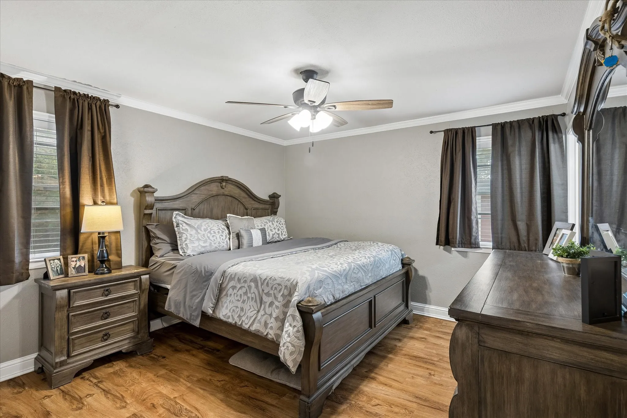 Single Family Residence For Sale in Tarrant County , 936 Springdale Road, Bedford, Texas 76021, 3 Bedroom, 2 Bathroom, 1 Garage spaces, 1,246 Sqft, built in 1970, mls#21333932, Real Estate Agent in Bedford, Homes For Sale in Tarrant county, Homes For Sale in Bedford, Realtor in Bedford Texas, Real Estate Brokerage Independent Realty Texas, Luminita Cordes Realtor