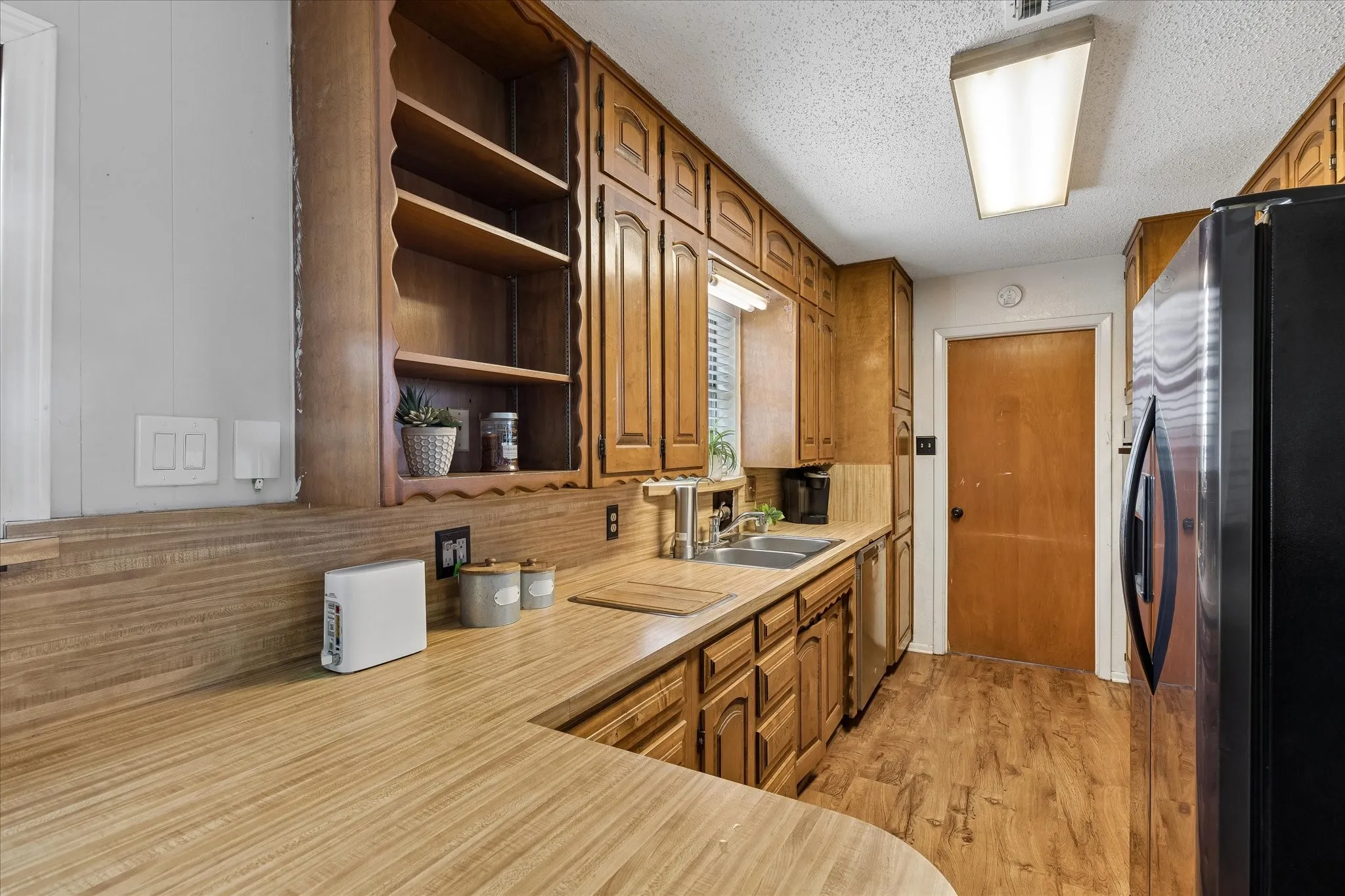 Single Family Residence For Sale in Tarrant County , 936 Springdale Road, Bedford, Texas 76021, 3 Bedroom, 2 Bathroom, 1 Garage spaces, 1,246 Sqft, built in 1970, mls#21333932, Real Estate Agent in Bedford, Homes For Sale in Tarrant county, Homes For Sale in Bedford, Realtor in Bedford Texas, Real Estate Brokerage Independent Realty Texas, Luminita Cordes Realtor