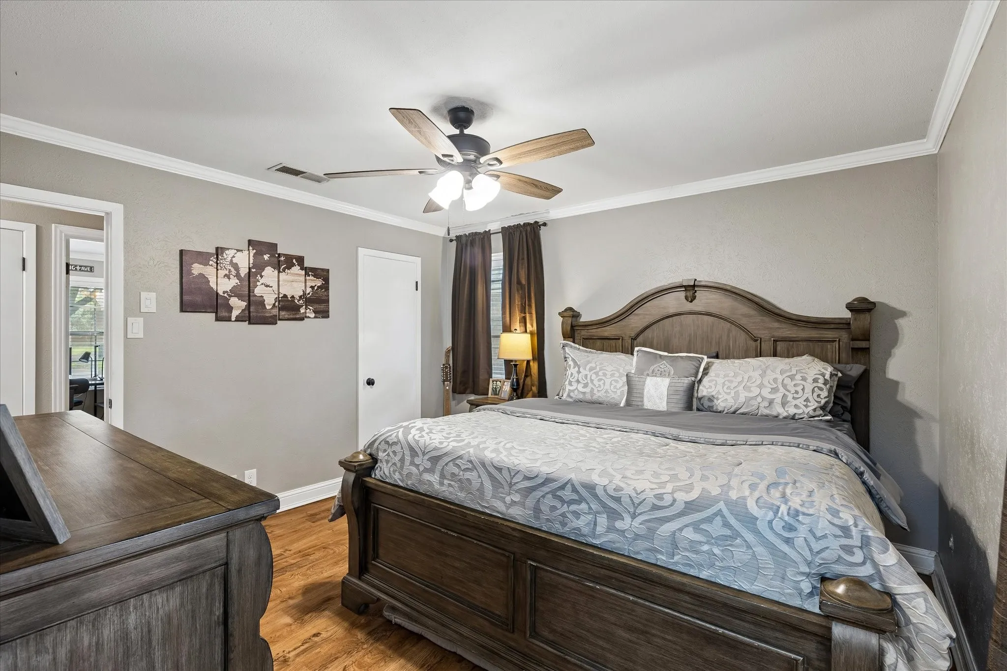 Single Family Residence For Sale in Tarrant County , 936 Springdale Road, Bedford, Texas 76021, 3 Bedroom, 2 Bathroom, 1 Garage spaces, 1,246 Sqft, built in 1970, mls#21333932, Real Estate Agent in Bedford, Homes For Sale in Tarrant county, Homes For Sale in Bedford, Realtor in Bedford Texas, Real Estate Brokerage Independent Realty Texas, Luminita Cordes Realtor