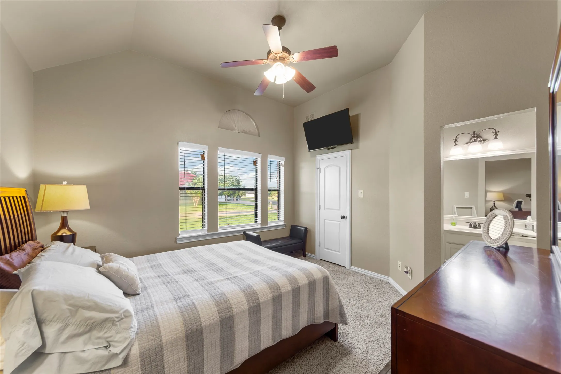 Single Family Residence For Sale in Hunt County , 10528 Lago Vista, Quinlan, Texas 75474, 3 Bedroom, 4 Bathroom, 2 Garage spaces, 3,026 Sqft, built in 2007, Price $569,000, mls#21354633, Real Estate Agent in Quinlan, Homes For Sale in Hunt county, Homes For Sale in Quinlan, Realtor in Quinlan Texas, Real Estate Brokerage Independent Realty Texas, Luminita Cordes Realtor