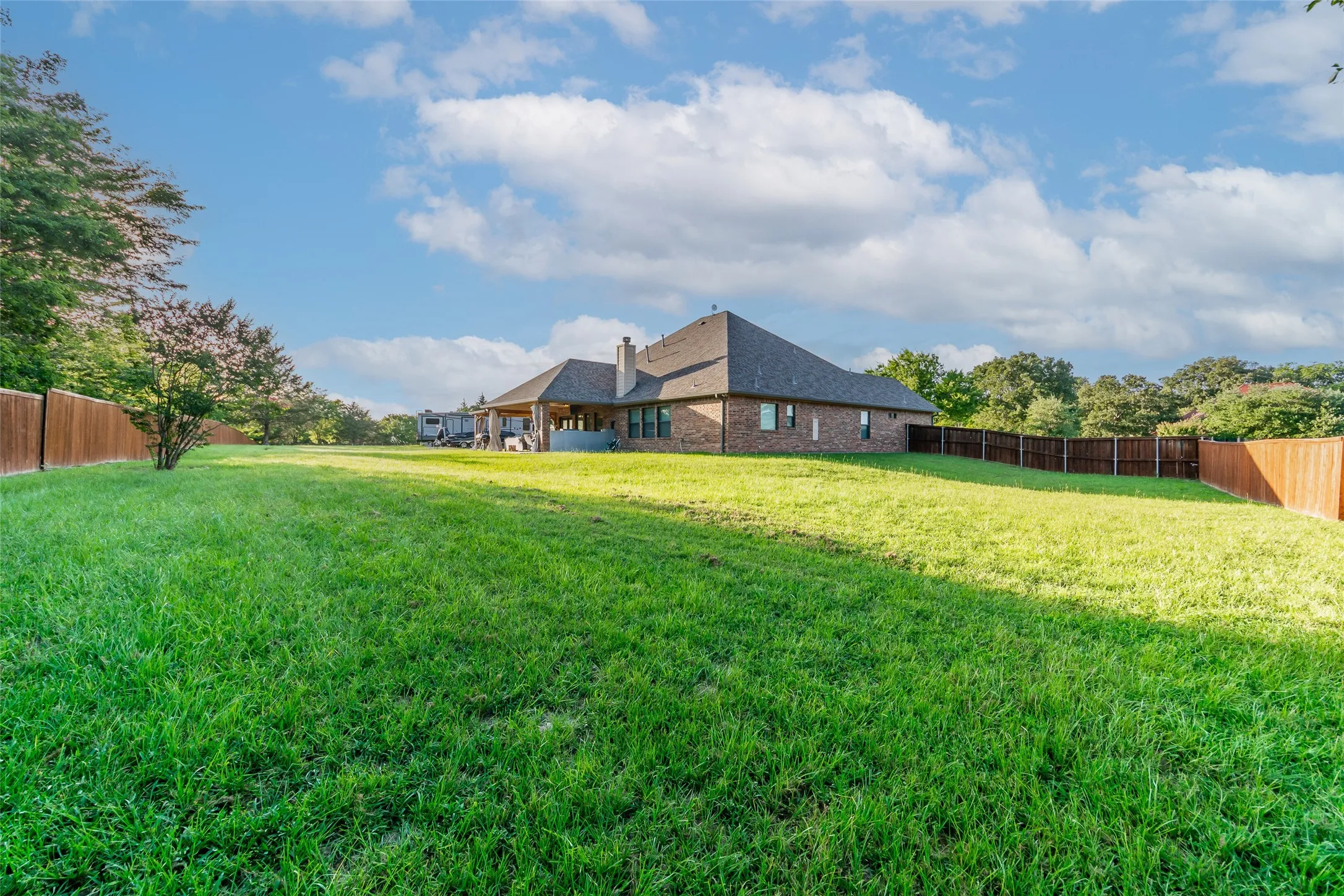 Single Family Residence For Sale in Hunt County , 10528 Lago Vista, Quinlan, Texas 75474, 3 Bedroom, 4 Bathroom, 2 Garage spaces, 3,026 Sqft, built in 2007, Price $569,000, mls#21354633, Real Estate Agent in Quinlan, Homes For Sale in Hunt county, Homes For Sale in Quinlan, Realtor in Quinlan Texas, Real Estate Brokerage Independent Realty Texas, Luminita Cordes Realtor