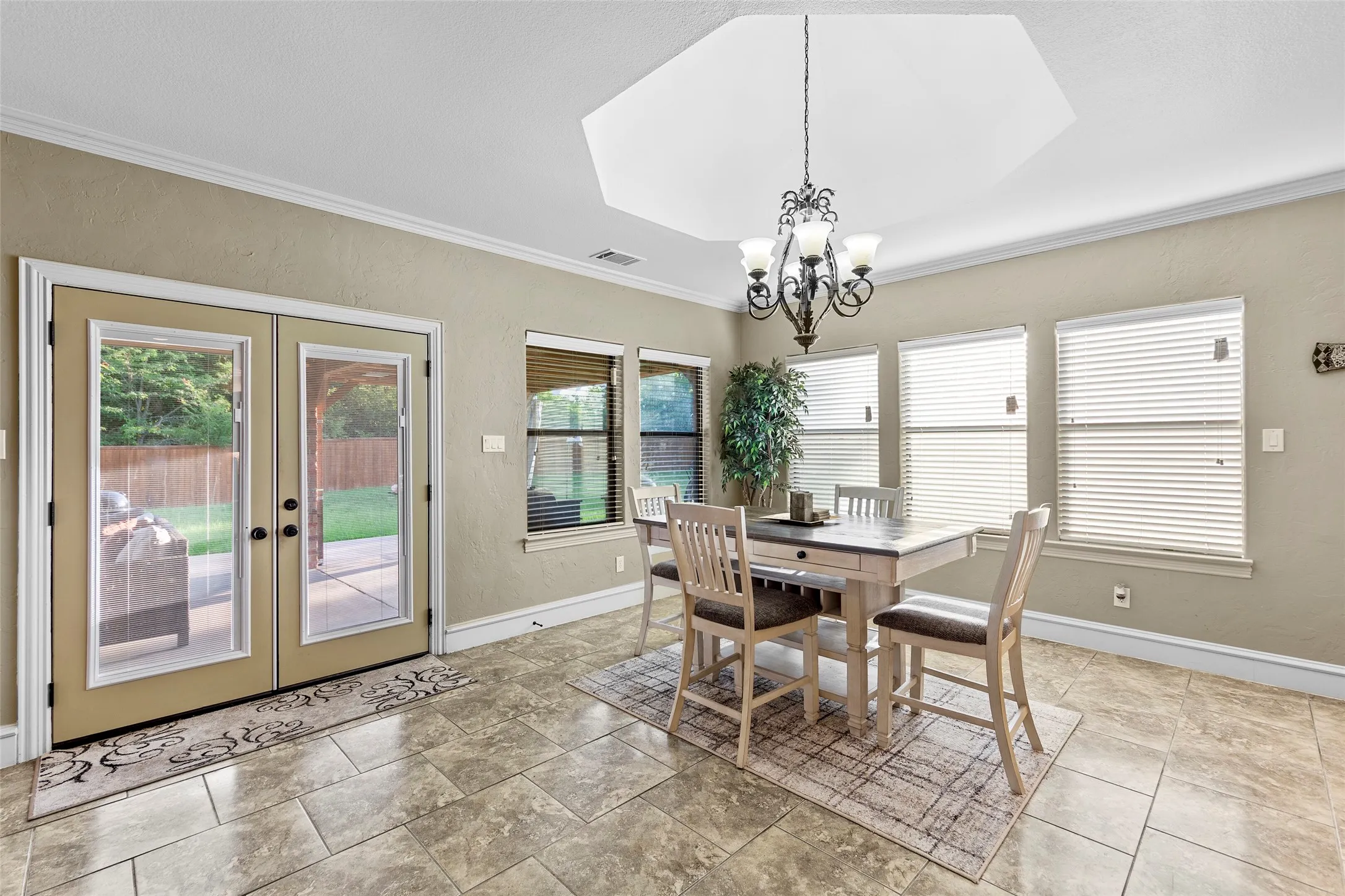 Single Family Residence For Sale in Hunt County , 10528 Lago Vista, Quinlan, Texas 75474, 3 Bedroom, 4 Bathroom, 2 Garage spaces, 3,026 Sqft, built in 2007, Price $569,000, mls#21354633, Real Estate Agent in Quinlan, Homes For Sale in Hunt county, Homes For Sale in Quinlan, Realtor in Quinlan Texas, Real Estate Brokerage Independent Realty Texas, Luminita Cordes Realtor