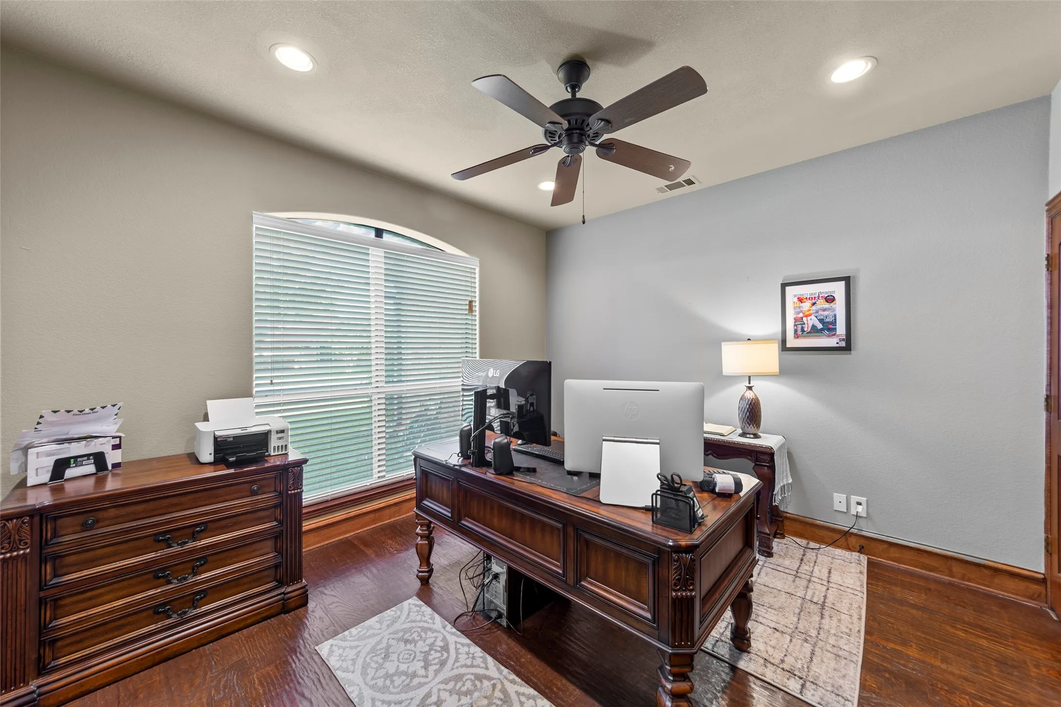 Single Family Residence For Sale in Hunt County , 10528 Lago Vista, Quinlan, Texas 75474, 3 Bedroom, 4 Bathroom, 2 Garage spaces, 3,026 Sqft, built in 2007, Price $569,000, mls#21354633, Real Estate Agent in Quinlan, Homes For Sale in Hunt county, Homes For Sale in Quinlan, Realtor in Quinlan Texas, Real Estate Brokerage Independent Realty Texas, Luminita Cordes Realtor