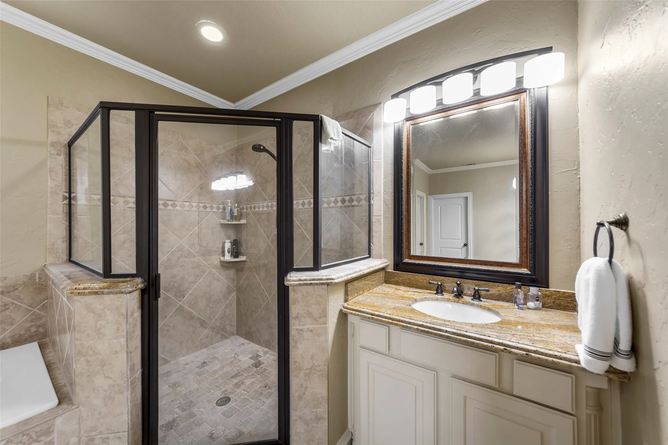 Single Family Residence For Sale in Hunt County , 10528 Lago Vista, Quinlan, Texas 75474, 3 Bedroom, 4 Bathroom, 2 Garage spaces, 3,026 Sqft, built in 2007, Price $569,000, mls#21354633, Real Estate Agent in Quinlan, Homes For Sale in Hunt county, Homes For Sale in Quinlan, Realtor in Quinlan Texas, Real Estate Brokerage Independent Realty Texas, Luminita Cordes Realtor