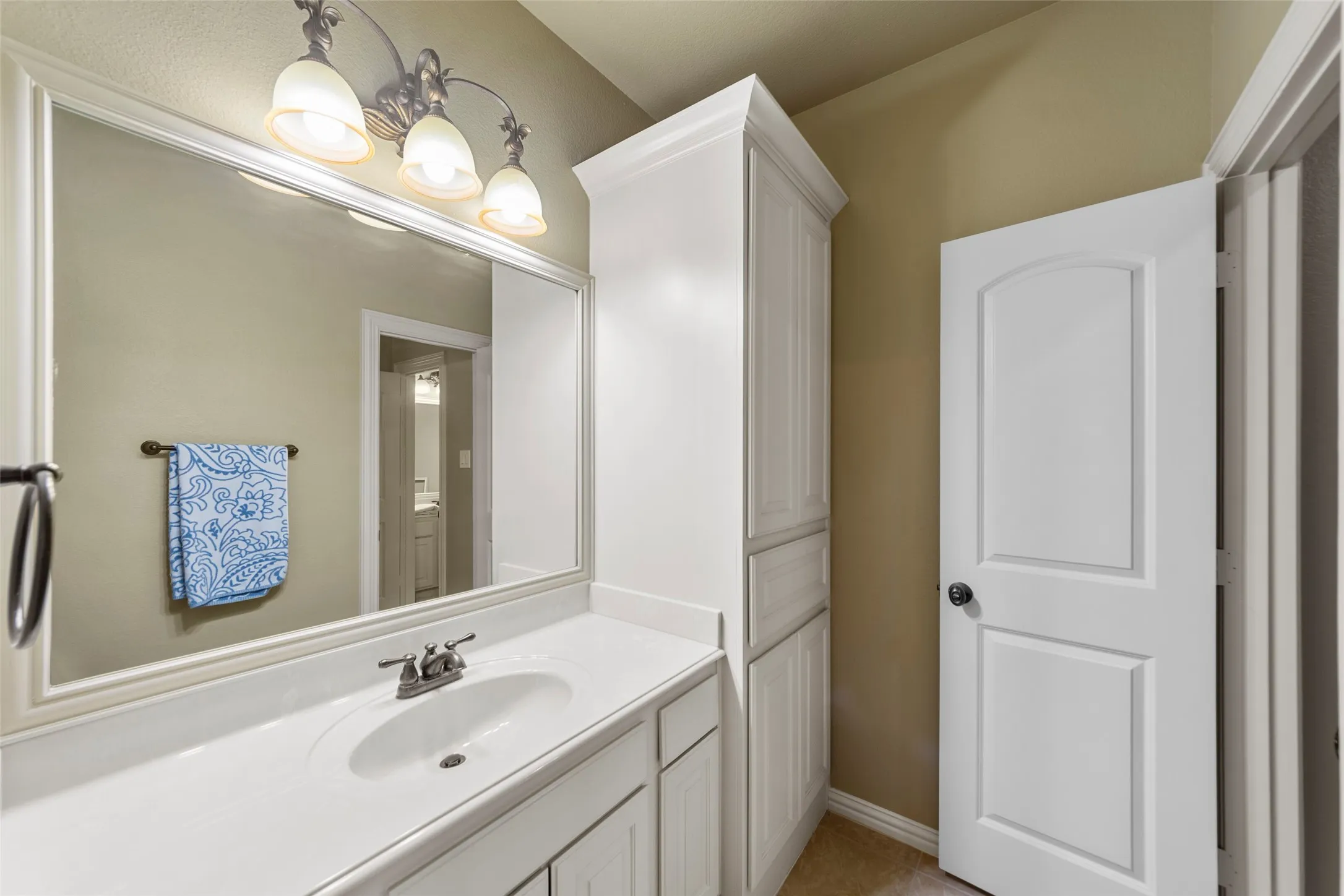 Single Family Residence For Sale in Hunt County , 10528 Lago Vista, Quinlan, Texas 75474, 3 Bedroom, 4 Bathroom, 2 Garage spaces, 3,026 Sqft, built in 2007, Price $569,000, mls#21354633, Real Estate Agent in Quinlan, Homes For Sale in Hunt county, Homes For Sale in Quinlan, Realtor in Quinlan Texas, Real Estate Brokerage Independent Realty Texas, Luminita Cordes Realtor