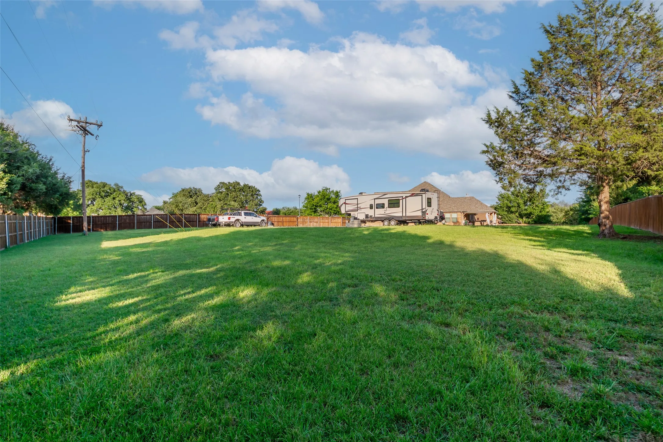 Single Family Residence For Sale in Hunt County , 10528 Lago Vista, Quinlan, Texas 75474, 3 Bedroom, 4 Bathroom, 2 Garage spaces, 3,026 Sqft, built in 2007, Price $569,000, mls#21354633, Real Estate Agent in Quinlan, Homes For Sale in Hunt county, Homes For Sale in Quinlan, Realtor in Quinlan Texas, Real Estate Brokerage Independent Realty Texas, Luminita Cordes Realtor