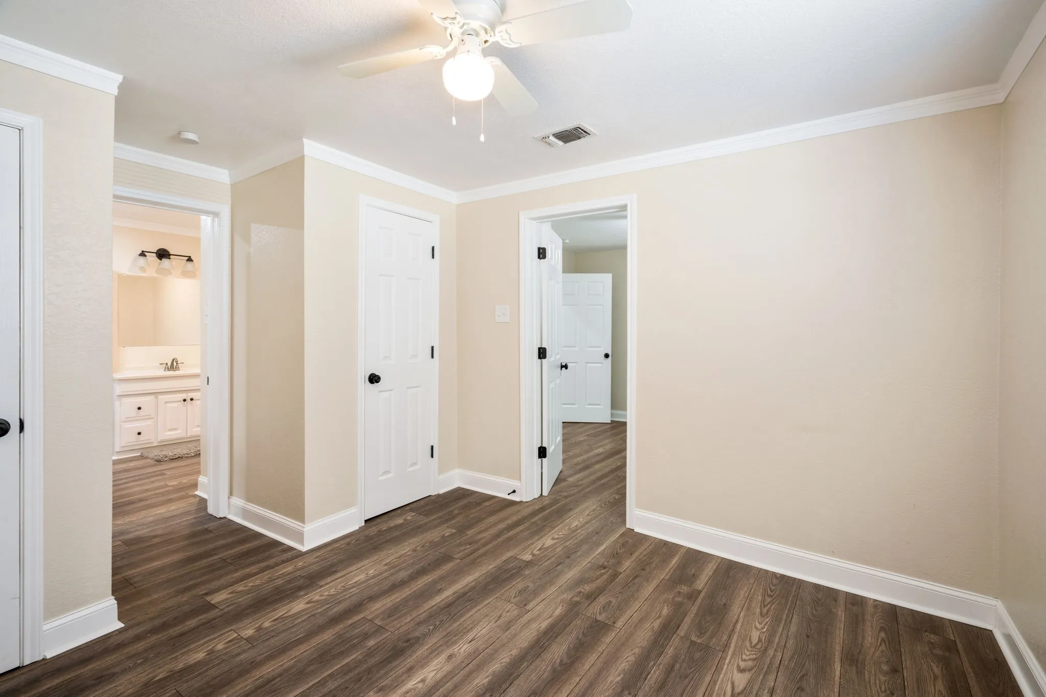 Single Family Residence For Sale in Grayson County , 408 W Heron Street, Denison, Texas 75020, 4 Bedroom, 2 Bathroom, Garage spaces, 1,480 Sqft, built in 1930, mls#21347528, Real Estate Agent in Denison, Homes For Sale in Grayson county, Homes For Sale in Denison, Realtor in Denison Texas, Real Estate Brokerage Independent Realty Texas, Luminita Cordes Realtor