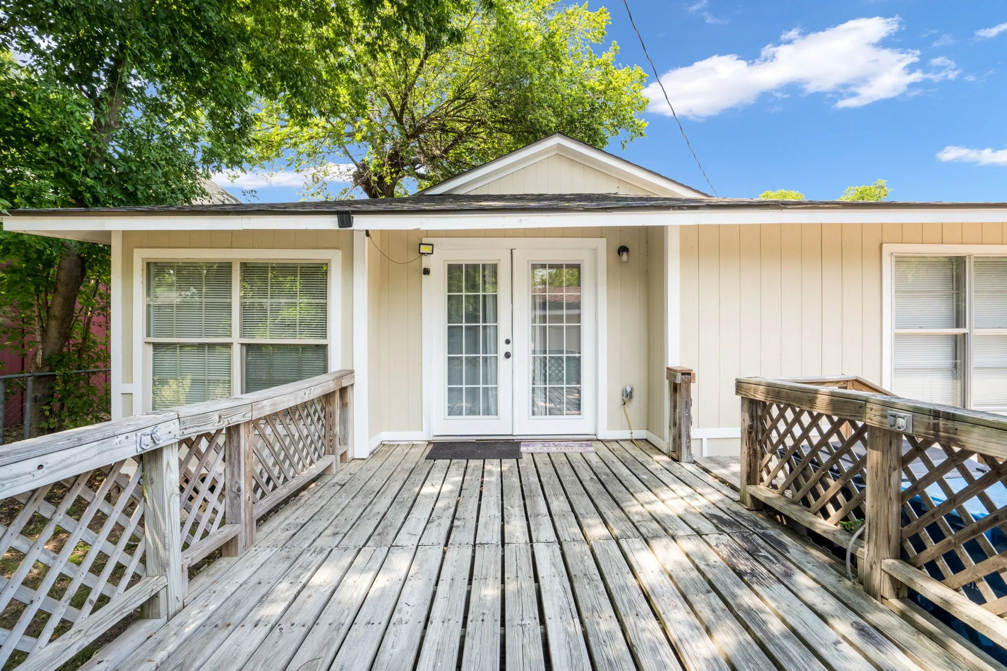 Single Family Residence For Sale in Grayson County , 408 W Heron Street, Denison, Texas 75020, 4 Bedroom, 2 Bathroom, Garage spaces, 1,480 Sqft, built in 1930, mls#21347528, Real Estate Agent in Denison, Homes For Sale in Grayson county, Homes For Sale in Denison, Realtor in Denison Texas, Real Estate Brokerage Independent Realty Texas, Luminita Cordes Realtor