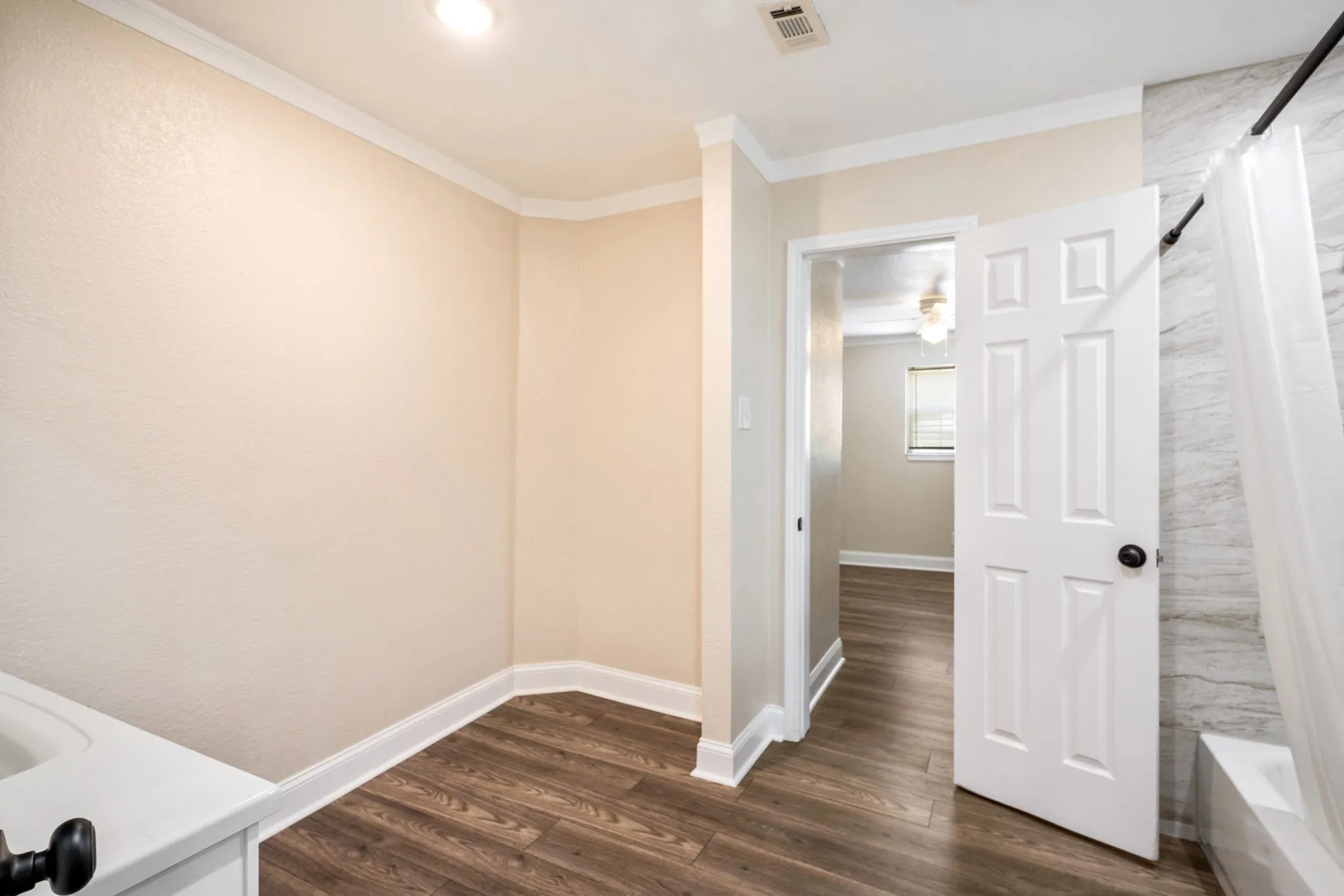 Single Family Residence For Sale in Grayson County , 408 W Heron Street, Denison, Texas 75020, 4 Bedroom, 2 Bathroom, Garage spaces, 1,480 Sqft, built in 1930, mls#21347528, Real Estate Agent in Denison, Homes For Sale in Grayson county, Homes For Sale in Denison, Realtor in Denison Texas, Real Estate Brokerage Independent Realty Texas, Luminita Cordes Realtor