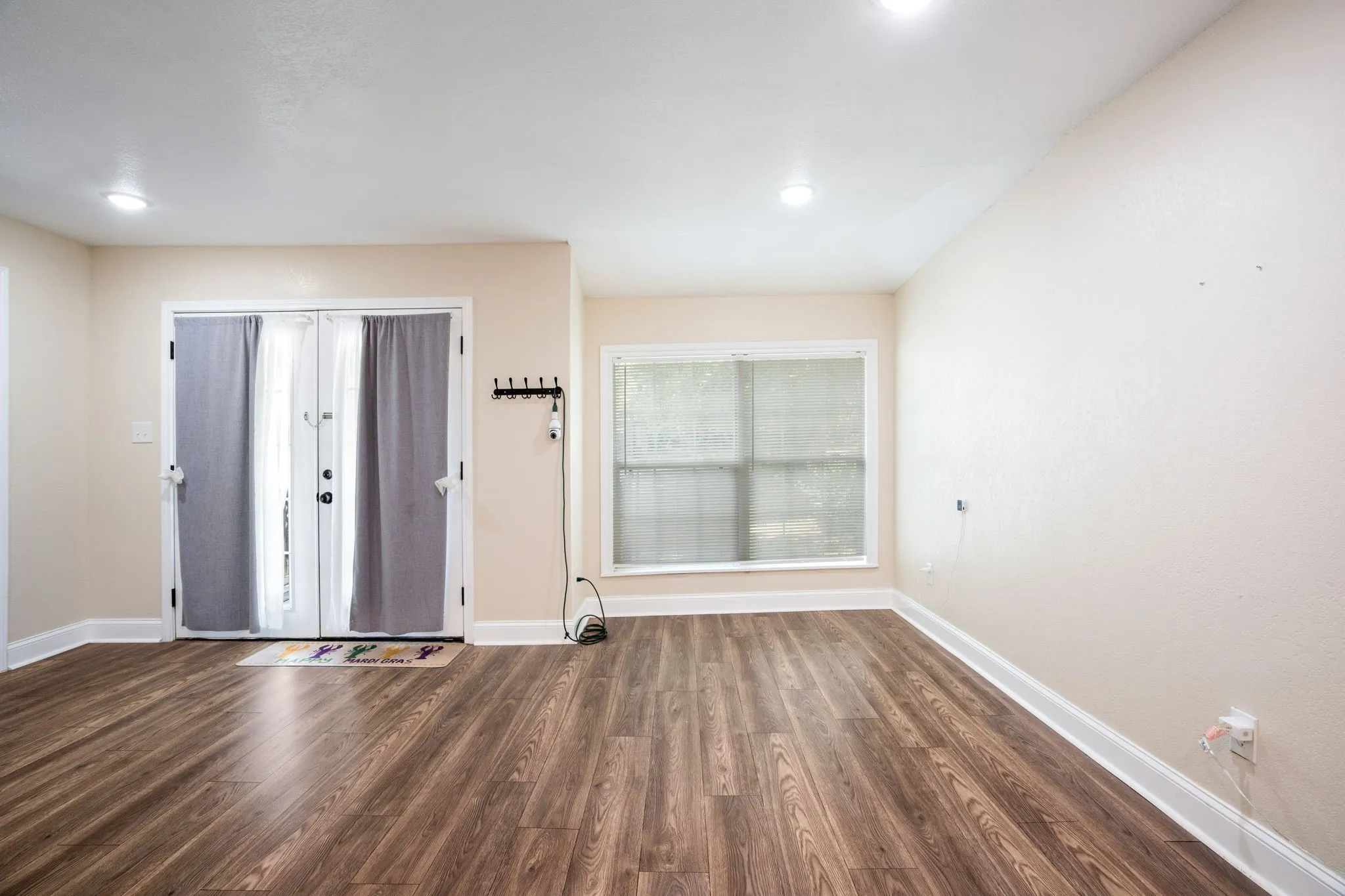 Single Family Residence For Sale in Grayson County , 408 W Heron Street, Denison, Texas 75020, 4 Bedroom, 2 Bathroom, Garage spaces, 1,480 Sqft, built in 1930, mls#21347528, Real Estate Agent in Denison, Homes For Sale in Grayson county, Homes For Sale in Denison, Realtor in Denison Texas, Real Estate Brokerage Independent Realty Texas, Luminita Cordes Realtor