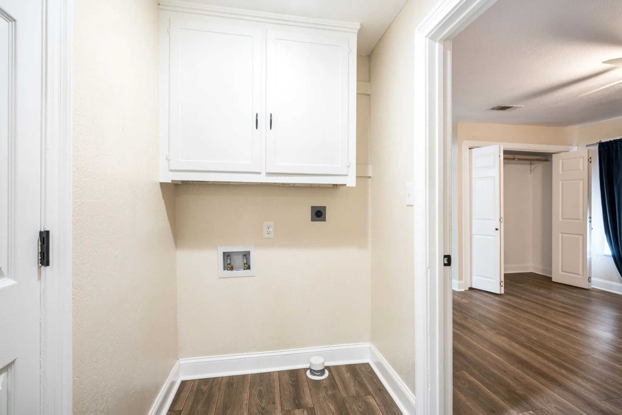 Single Family Residence For Sale in Grayson County , 408 W Heron Street, Denison, Texas 75020, 4 Bedroom, 2 Bathroom, Garage spaces, 1,480 Sqft, built in 1930, mls#21347528, Real Estate Agent in Denison, Homes For Sale in Grayson county, Homes For Sale in Denison, Realtor in Denison Texas, Real Estate Brokerage Independent Realty Texas, Luminita Cordes Realtor