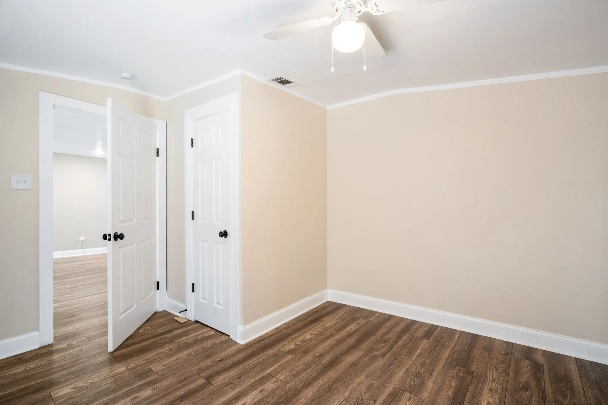 Single Family Residence For Sale in Grayson County , 408 W Heron Street, Denison, Texas 75020, 4 Bedroom, 2 Bathroom, Garage spaces, 1,480 Sqft, built in 1930, mls#21347528, Real Estate Agent in Denison, Homes For Sale in Grayson county, Homes For Sale in Denison, Realtor in Denison Texas, Real Estate Brokerage Independent Realty Texas, Luminita Cordes Realtor