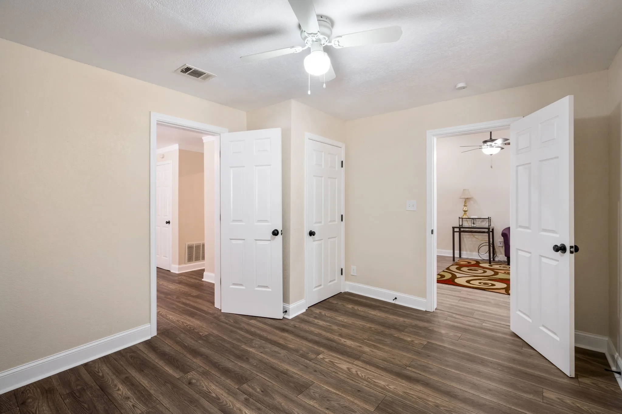 Single Family Residence For Sale in Grayson County , 408 W Heron Street, Denison, Texas 75020, 4 Bedroom, 2 Bathroom, Garage spaces, 1,480 Sqft, built in 1930, mls#21347528, Real Estate Agent in Denison, Homes For Sale in Grayson county, Homes For Sale in Denison, Realtor in Denison Texas, Real Estate Brokerage Independent Realty Texas, Luminita Cordes Realtor