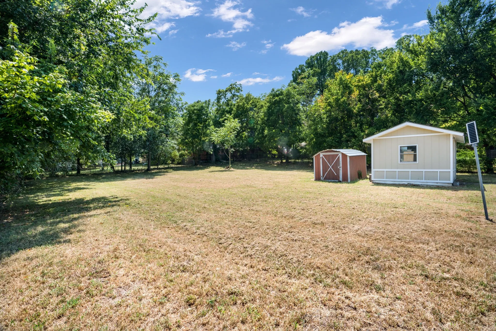 Single Family Residence For Sale in Grayson County , 408 W Heron Street, Denison, Texas 75020, 4 Bedroom, 2 Bathroom, Garage spaces, 1,480 Sqft, built in 1930, mls#21347528, Real Estate Agent in Denison, Homes For Sale in Grayson county, Homes For Sale in Denison, Realtor in Denison Texas, Real Estate Brokerage Independent Realty Texas, Luminita Cordes Realtor