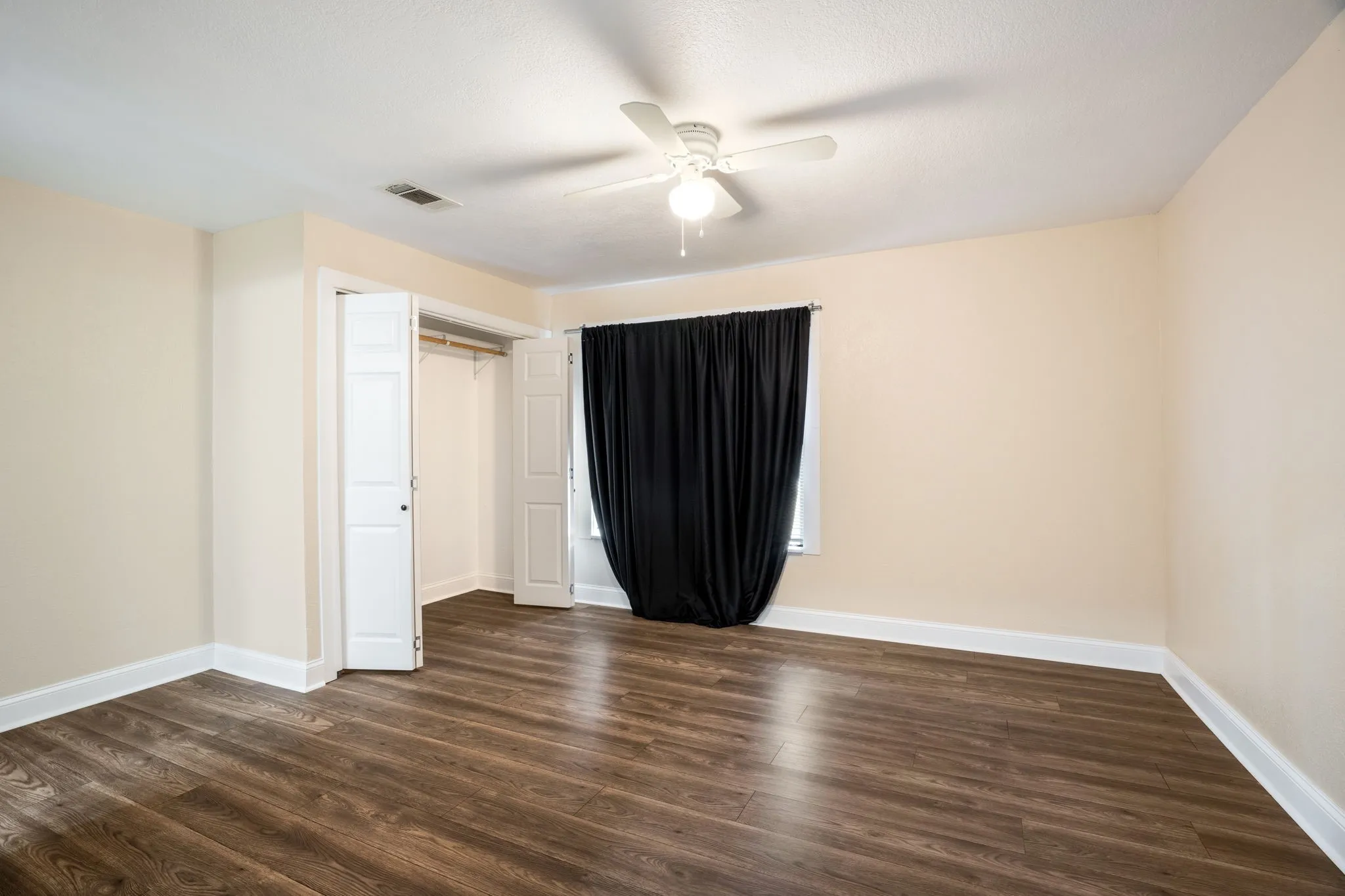 Single Family Residence For Sale in Grayson County , 408 W Heron Street, Denison, Texas 75020, 4 Bedroom, 2 Bathroom, Garage spaces, 1,480 Sqft, built in 1930, mls#21347528, Real Estate Agent in Denison, Homes For Sale in Grayson county, Homes For Sale in Denison, Realtor in Denison Texas, Real Estate Brokerage Independent Realty Texas, Luminita Cordes Realtor