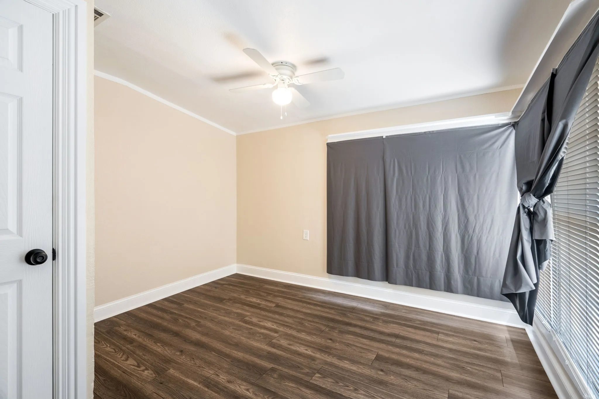 Single Family Residence For Sale in Grayson County , 408 W Heron Street, Denison, Texas 75020, 4 Bedroom, 2 Bathroom, Garage spaces, 1,480 Sqft, built in 1930, mls#21347528, Real Estate Agent in Denison, Homes For Sale in Grayson county, Homes For Sale in Denison, Realtor in Denison Texas, Real Estate Brokerage Independent Realty Texas, Luminita Cordes Realtor