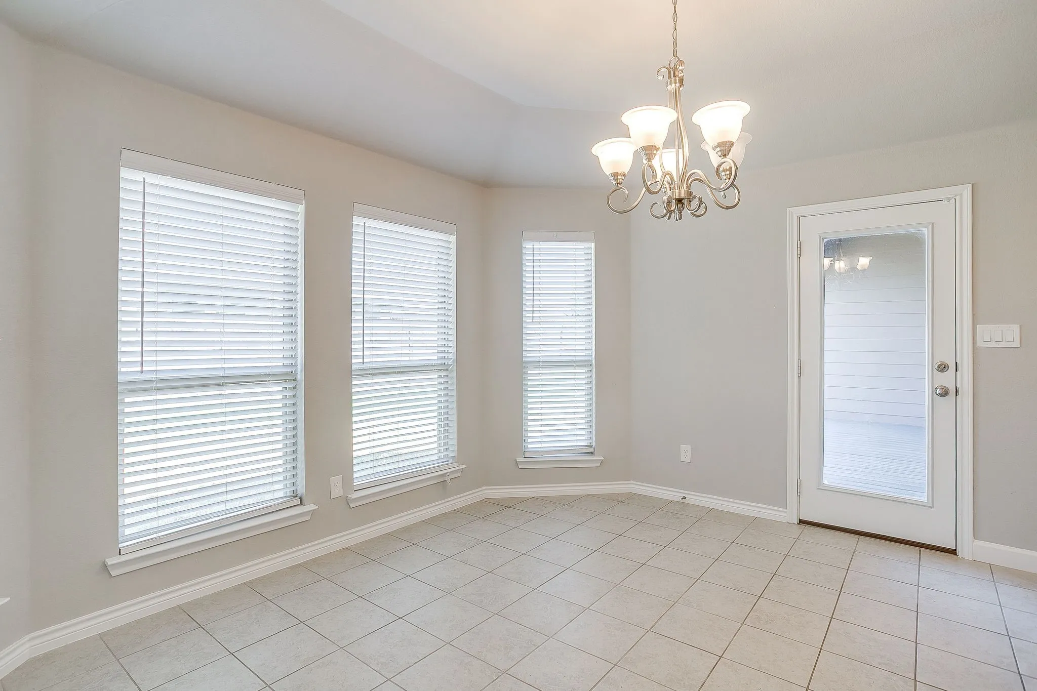 Single Family Residence For Sale in Parker County , 213 Marina Drive, Azle, Texas 76020, 4 Bedroom, 2 Bathroom, 2 Garage spaces, 1,958 Sqft, built in 2019, mls#21354631, Real Estate Agent in Azle, Homes For Sale in Parker county, Homes For Sale in Azle, Realtor in Azle Texas, Real Estate Brokerage Independent Realty Texas, Luminita Cordes Realtor