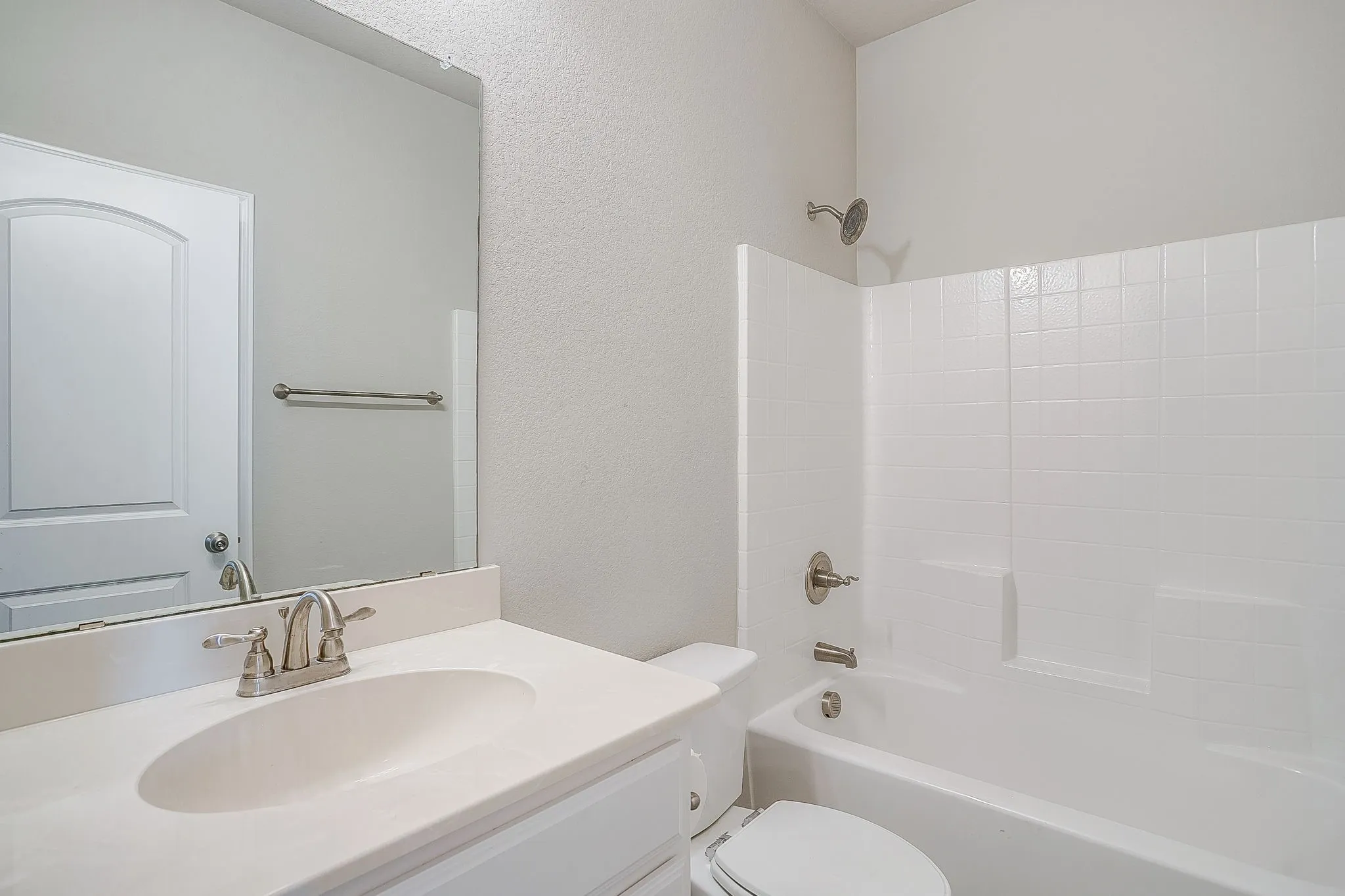 Single Family Residence For Sale in Parker County , 213 Marina Drive, Azle, Texas 76020, 4 Bedroom, 2 Bathroom, 2 Garage spaces, 1,958 Sqft, built in 2019, mls#21354631, Real Estate Agent in Azle, Homes For Sale in Parker county, Homes For Sale in Azle, Realtor in Azle Texas, Real Estate Brokerage Independent Realty Texas, Luminita Cordes Realtor