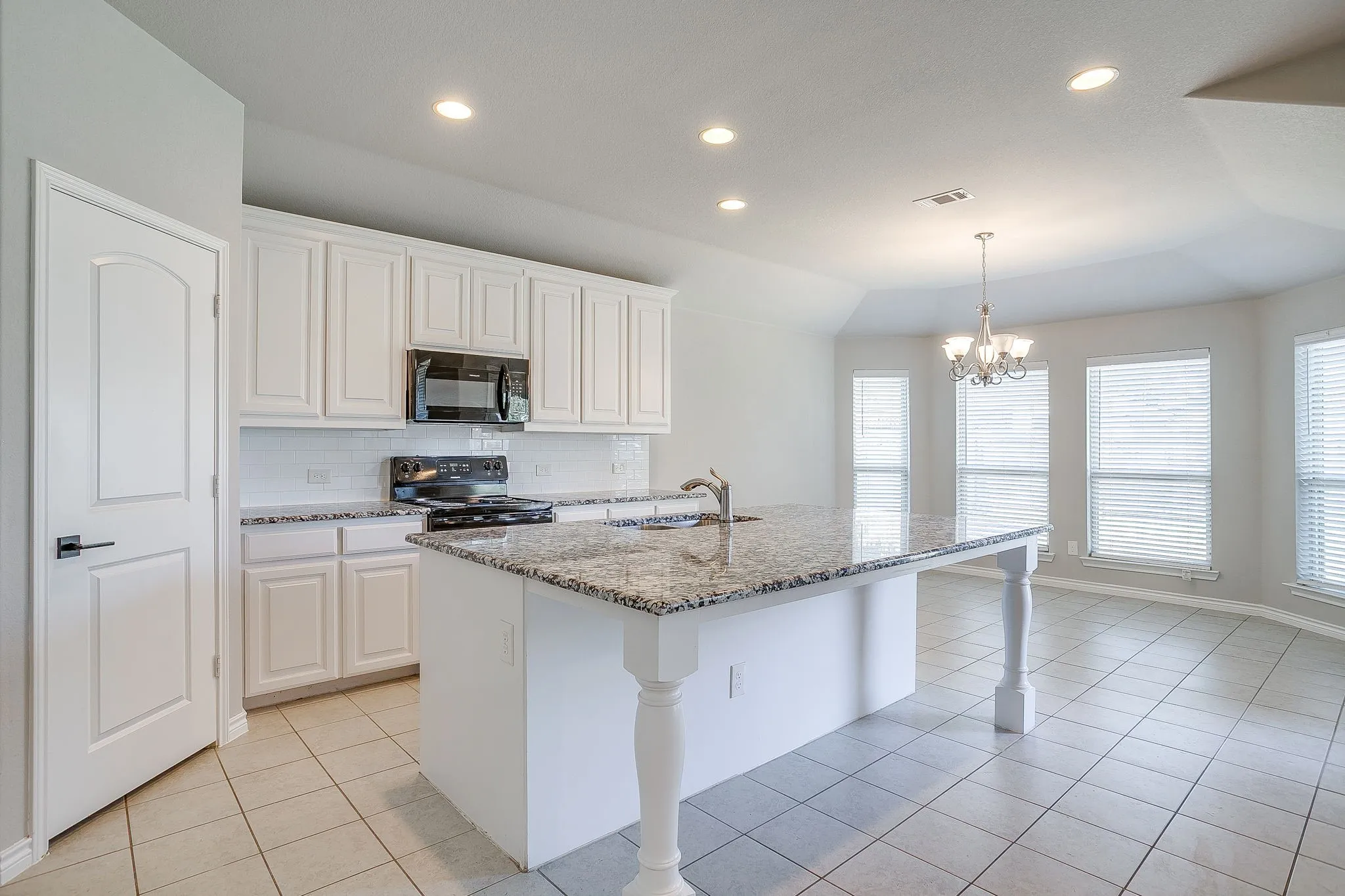 Single Family Residence For Sale in Parker County , 213 Marina Drive, Azle, Texas 76020, 4 Bedroom, 2 Bathroom, 2 Garage spaces, 1,958 Sqft, built in 2019, mls#21354631, Real Estate Agent in Azle, Homes For Sale in Parker county, Homes For Sale in Azle, Realtor in Azle Texas, Real Estate Brokerage Independent Realty Texas, Luminita Cordes Realtor
