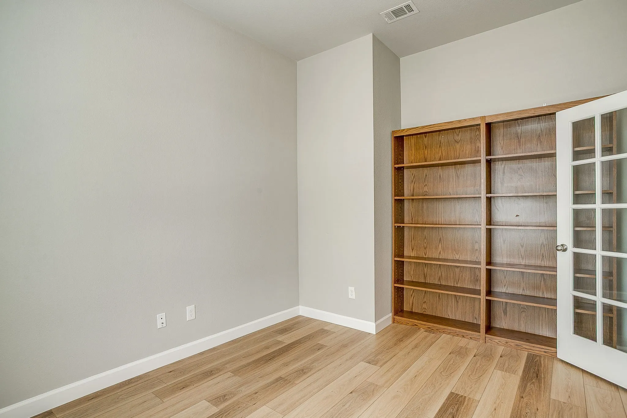 Single Family Residence For Sale in Parker County , 213 Marina Drive, Azle, Texas 76020, 4 Bedroom, 2 Bathroom, 2 Garage spaces, 1,958 Sqft, built in 2019, mls#21354631, Real Estate Agent in Azle, Homes For Sale in Parker county, Homes For Sale in Azle, Realtor in Azle Texas, Real Estate Brokerage Independent Realty Texas, Luminita Cordes Realtor