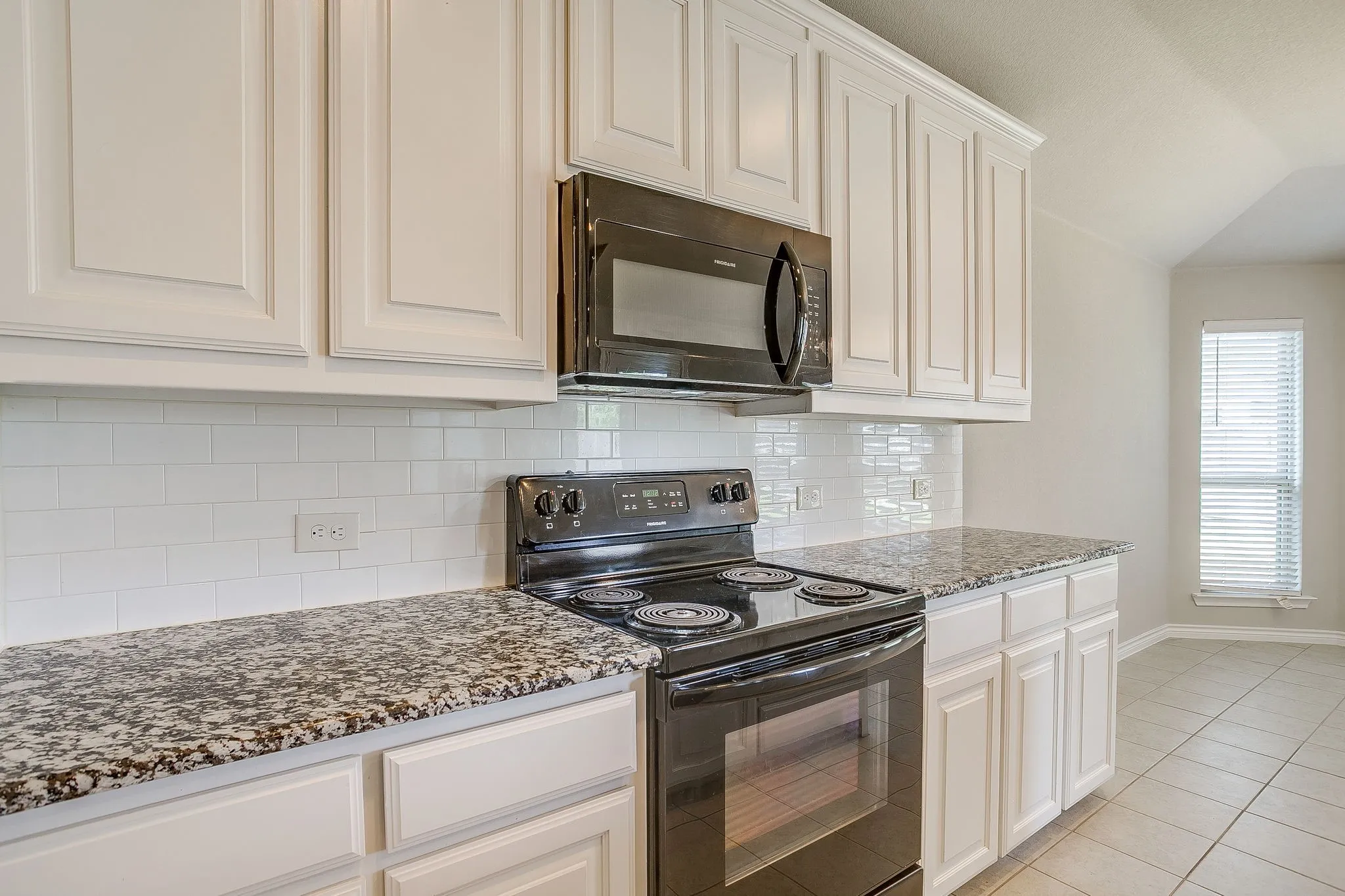 Single Family Residence For Sale in Parker County , 213 Marina Drive, Azle, Texas 76020, 4 Bedroom, 2 Bathroom, 2 Garage spaces, 1,958 Sqft, built in 2019, mls#21354631, Real Estate Agent in Azle, Homes For Sale in Parker county, Homes For Sale in Azle, Realtor in Azle Texas, Real Estate Brokerage Independent Realty Texas, Luminita Cordes Realtor