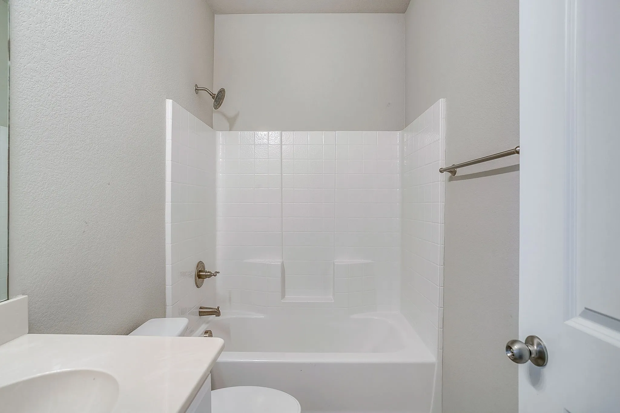 Single Family Residence For Sale in Parker County , 213 Marina Drive, Azle, Texas 76020, 4 Bedroom, 2 Bathroom, 2 Garage spaces, 1,958 Sqft, built in 2019, mls#21354631, Real Estate Agent in Azle, Homes For Sale in Parker county, Homes For Sale in Azle, Realtor in Azle Texas, Real Estate Brokerage Independent Realty Texas, Luminita Cordes Realtor