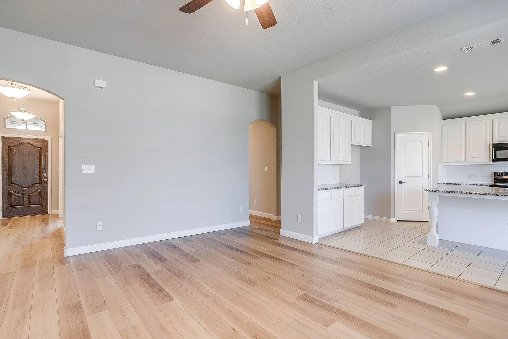 Single Family Residence For Sale in Parker County , 213 Marina Drive, Azle, Texas 76020, 4 Bedroom, 2 Bathroom, 2 Garage spaces, 1,958 Sqft, built in 2019, mls#21354631, Real Estate Agent in Azle, Homes For Sale in Parker county, Homes For Sale in Azle, Realtor in Azle Texas, Real Estate Brokerage Independent Realty Texas, Luminita Cordes Realtor