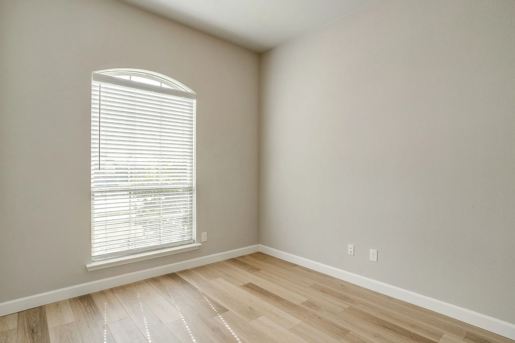 Single Family Residence For Sale in Parker County , 213 Marina Drive, Azle, Texas 76020, 4 Bedroom, 2 Bathroom, 2 Garage spaces, 1,958 Sqft, built in 2019, mls#21354631, Real Estate Agent in Azle, Homes For Sale in Parker county, Homes For Sale in Azle, Realtor in Azle Texas, Real Estate Brokerage Independent Realty Texas, Luminita Cordes Realtor