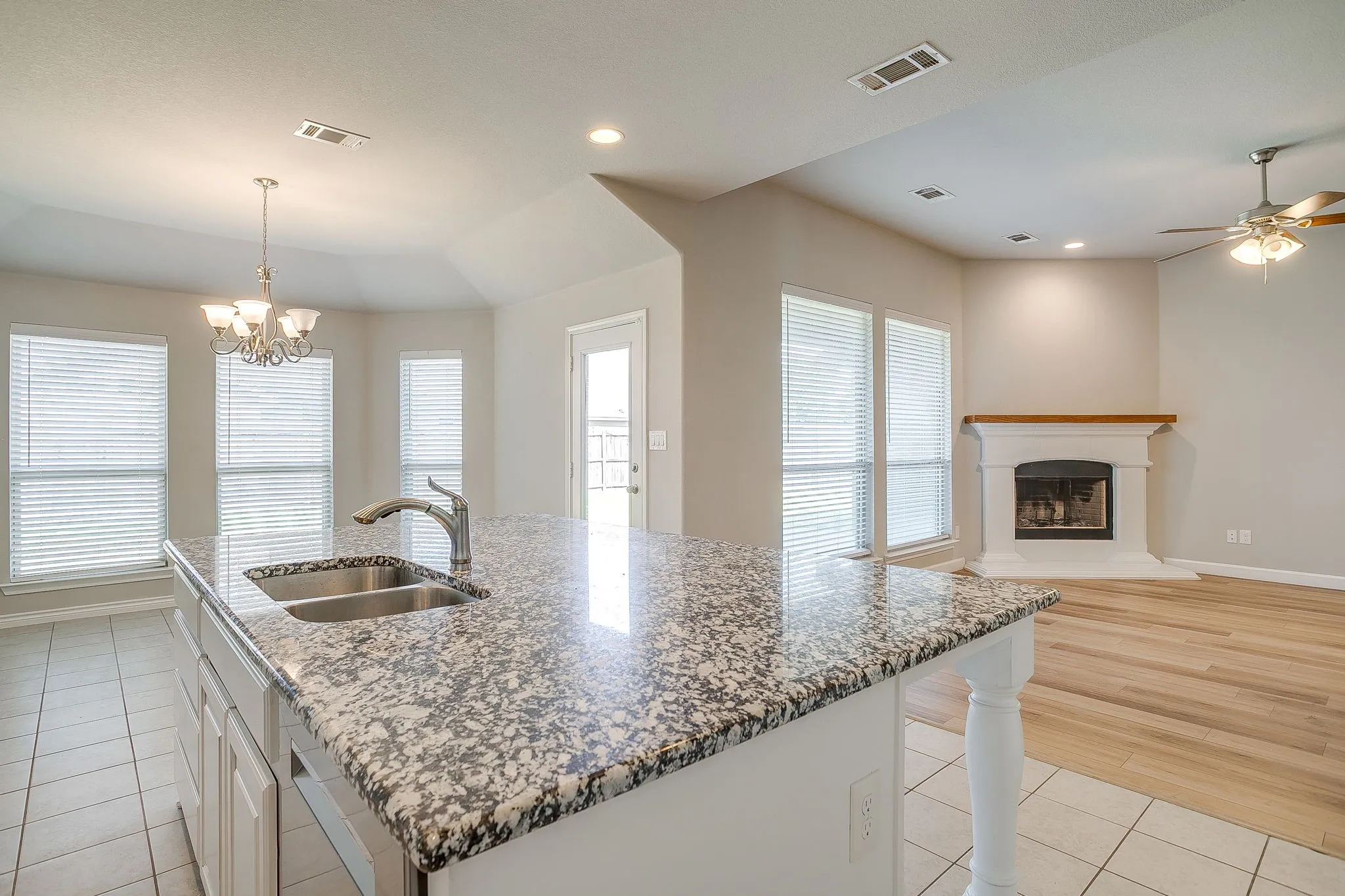 Single Family Residence For Sale in Parker County , 213 Marina Drive, Azle, Texas 76020, 4 Bedroom, 2 Bathroom, 2 Garage spaces, 1,958 Sqft, built in 2019, mls#21354631, Real Estate Agent in Azle, Homes For Sale in Parker county, Homes For Sale in Azle, Realtor in Azle Texas, Real Estate Brokerage Independent Realty Texas, Luminita Cordes Realtor