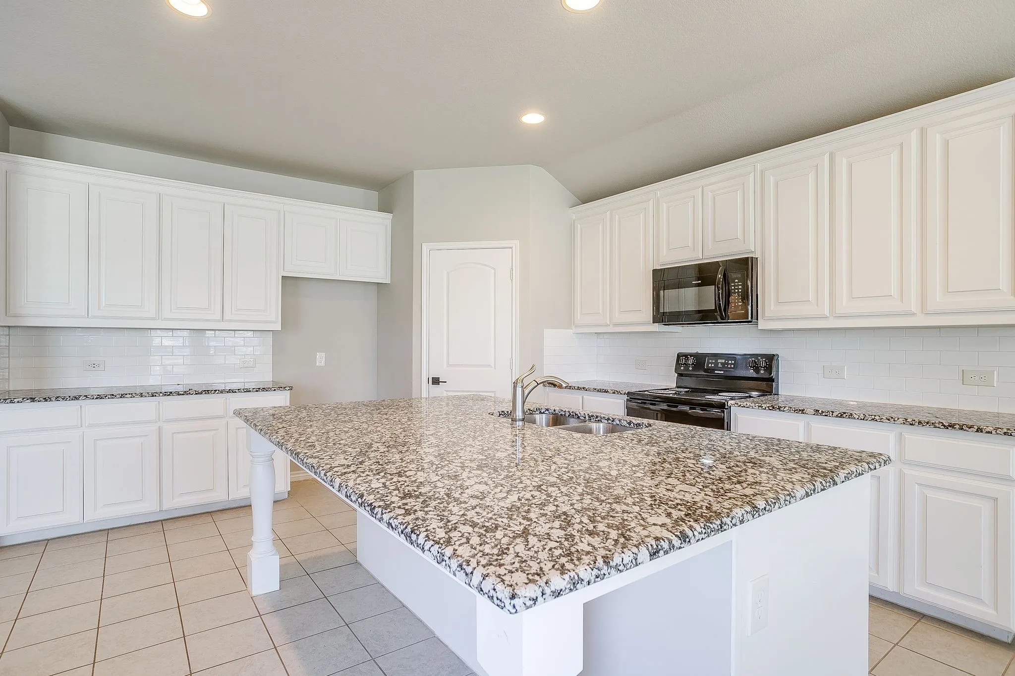 Single Family Residence For Sale in Parker County , 213 Marina Drive, Azle, Texas 76020, 4 Bedroom, 2 Bathroom, 2 Garage spaces, 1,958 Sqft, built in 2019, mls#21354631, Real Estate Agent in Azle, Homes For Sale in Parker county, Homes For Sale in Azle, Realtor in Azle Texas, Real Estate Brokerage Independent Realty Texas, Luminita Cordes Realtor