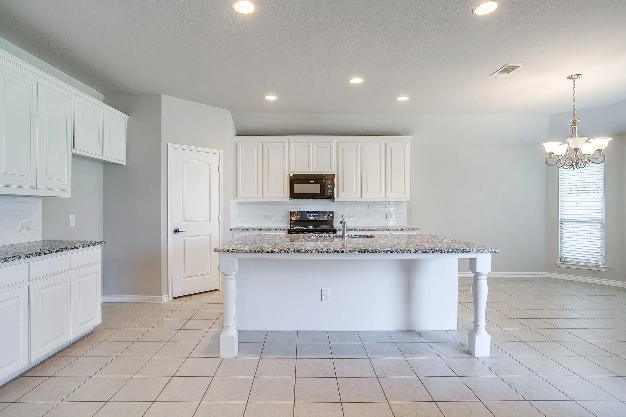 Single Family Residence For Sale in Parker County , 213 Marina Drive, Azle, Texas 76020, 4 Bedroom, 2 Bathroom, 2 Garage spaces, 1,958 Sqft, built in 2019, mls#21354631, Real Estate Agent in Azle, Homes For Sale in Parker county, Homes For Sale in Azle, Realtor in Azle Texas, Real Estate Brokerage Independent Realty Texas, Luminita Cordes Realtor