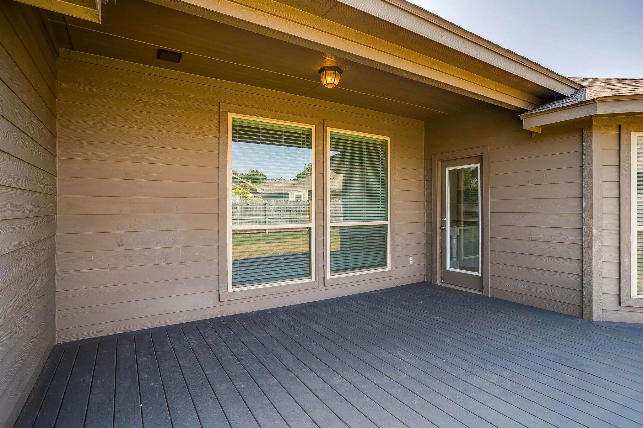 Single Family Residence For Sale in Parker County , 213 Marina Drive, Azle, Texas 76020, 4 Bedroom, 2 Bathroom, 2 Garage spaces, 1,958 Sqft, built in 2019, mls#21354631, Real Estate Agent in Azle, Homes For Sale in Parker county, Homes For Sale in Azle, Realtor in Azle Texas, Real Estate Brokerage Independent Realty Texas, Luminita Cordes Realtor