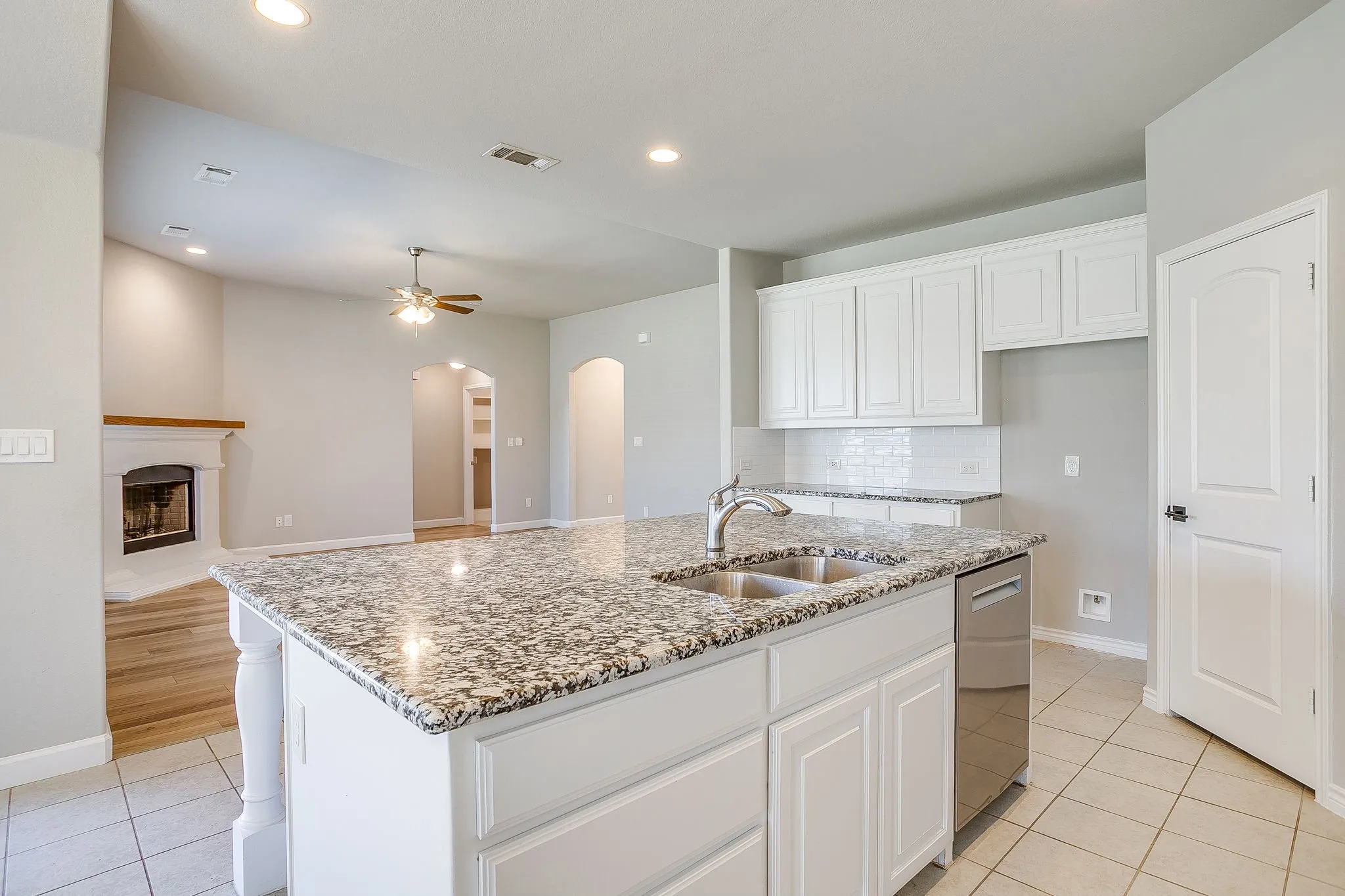 Single Family Residence For Sale in Parker County , 213 Marina Drive, Azle, Texas 76020, 4 Bedroom, 2 Bathroom, 2 Garage spaces, 1,958 Sqft, built in 2019, mls#21354631, Real Estate Agent in Azle, Homes For Sale in Parker county, Homes For Sale in Azle, Realtor in Azle Texas, Real Estate Brokerage Independent Realty Texas, Luminita Cordes Realtor