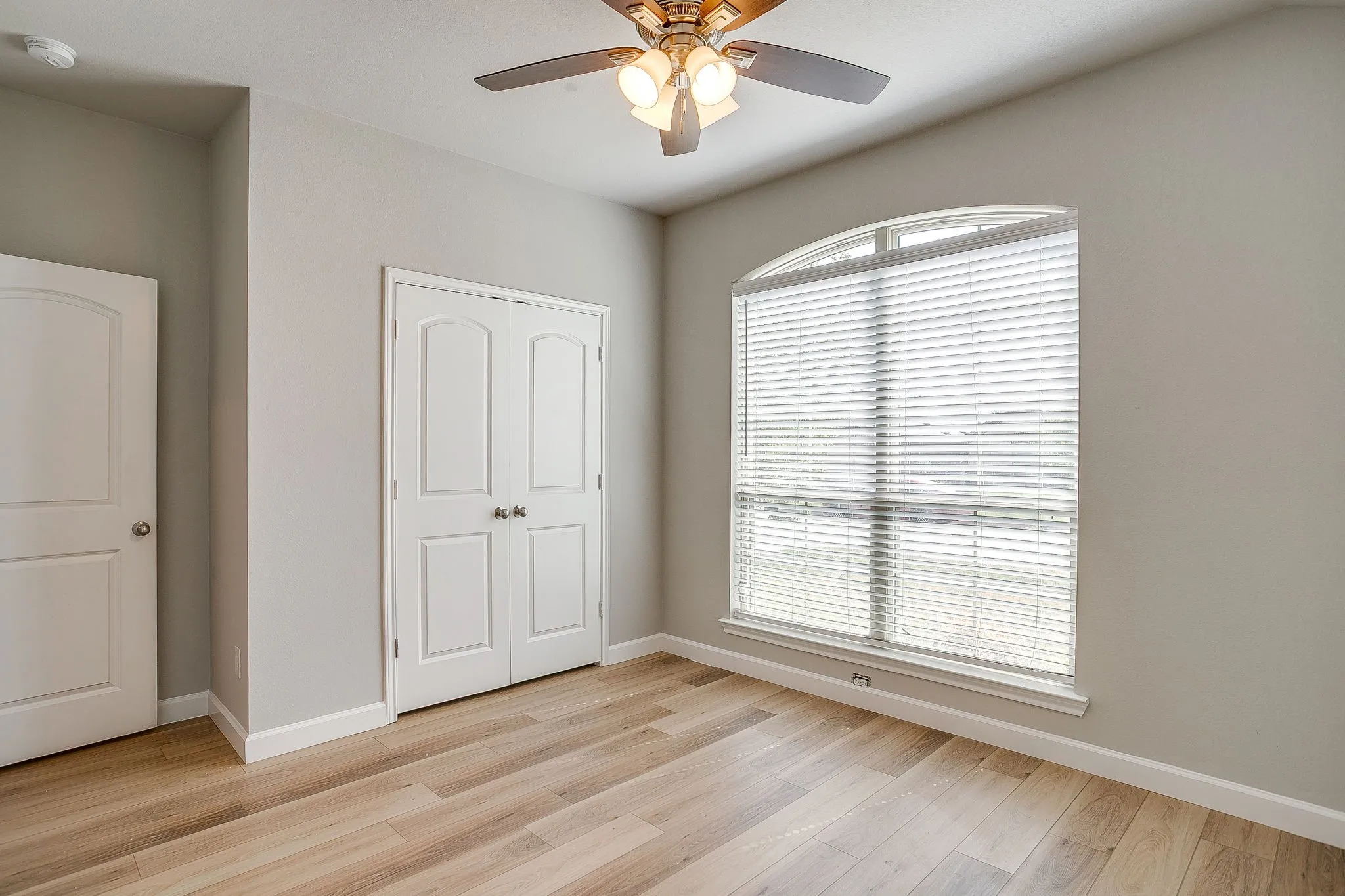 Single Family Residence For Sale in Parker County , 213 Marina Drive, Azle, Texas 76020, 4 Bedroom, 2 Bathroom, 2 Garage spaces, 1,958 Sqft, built in 2019, mls#21354631, Real Estate Agent in Azle, Homes For Sale in Parker county, Homes For Sale in Azle, Realtor in Azle Texas, Real Estate Brokerage Independent Realty Texas, Luminita Cordes Realtor