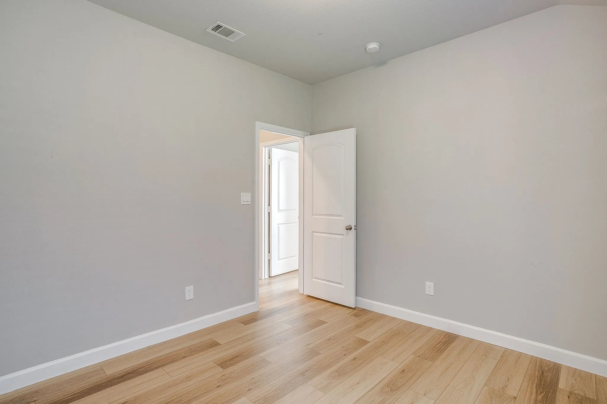 Single Family Residence For Sale in Parker County , 213 Marina Drive, Azle, Texas 76020, 4 Bedroom, 2 Bathroom, 2 Garage spaces, 1,958 Sqft, built in 2019, mls#21354631, Real Estate Agent in Azle, Homes For Sale in Parker county, Homes For Sale in Azle, Realtor in Azle Texas, Real Estate Brokerage Independent Realty Texas, Luminita Cordes Realtor