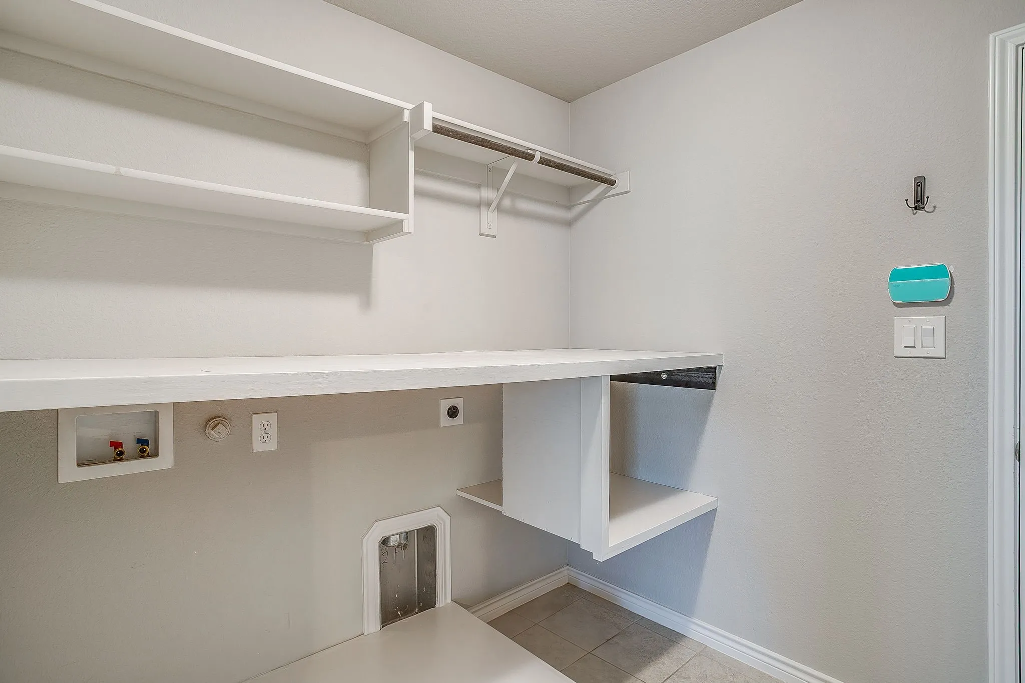 Single Family Residence For Sale in Parker County , 213 Marina Drive, Azle, Texas 76020, 4 Bedroom, 2 Bathroom, 2 Garage spaces, 1,958 Sqft, built in 2019, mls#21354631, Real Estate Agent in Azle, Homes For Sale in Parker county, Homes For Sale in Azle, Realtor in Azle Texas, Real Estate Brokerage Independent Realty Texas, Luminita Cordes Realtor