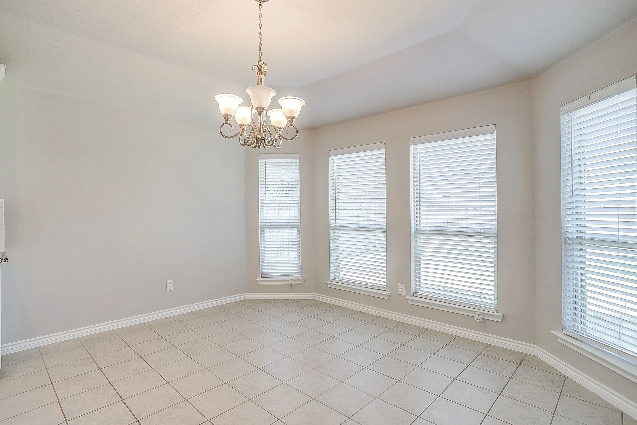 Single Family Residence For Sale in Parker County , 213 Marina Drive, Azle, Texas 76020, 4 Bedroom, 2 Bathroom, 2 Garage spaces, 1,958 Sqft, built in 2019, mls#21354631, Real Estate Agent in Azle, Homes For Sale in Parker county, Homes For Sale in Azle, Realtor in Azle Texas, Real Estate Brokerage Independent Realty Texas, Luminita Cordes Realtor