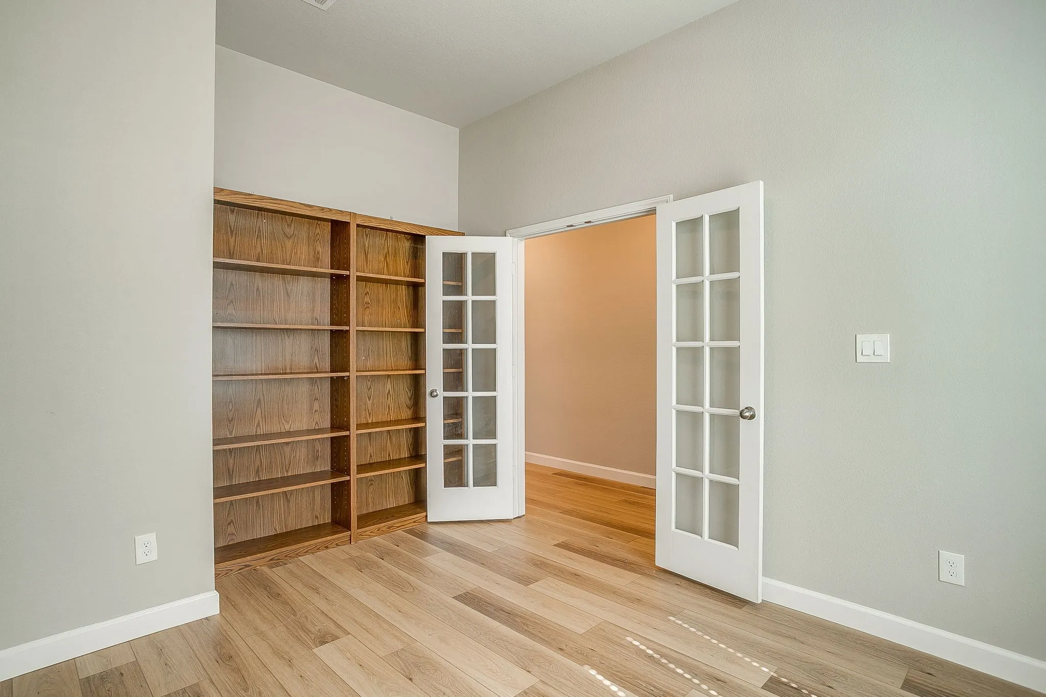 Single Family Residence For Sale in Parker County , 213 Marina Drive, Azle, Texas 76020, 4 Bedroom, 2 Bathroom, 2 Garage spaces, 1,958 Sqft, built in 2019, mls#21354631, Real Estate Agent in Azle, Homes For Sale in Parker county, Homes For Sale in Azle, Realtor in Azle Texas, Real Estate Brokerage Independent Realty Texas, Luminita Cordes Realtor