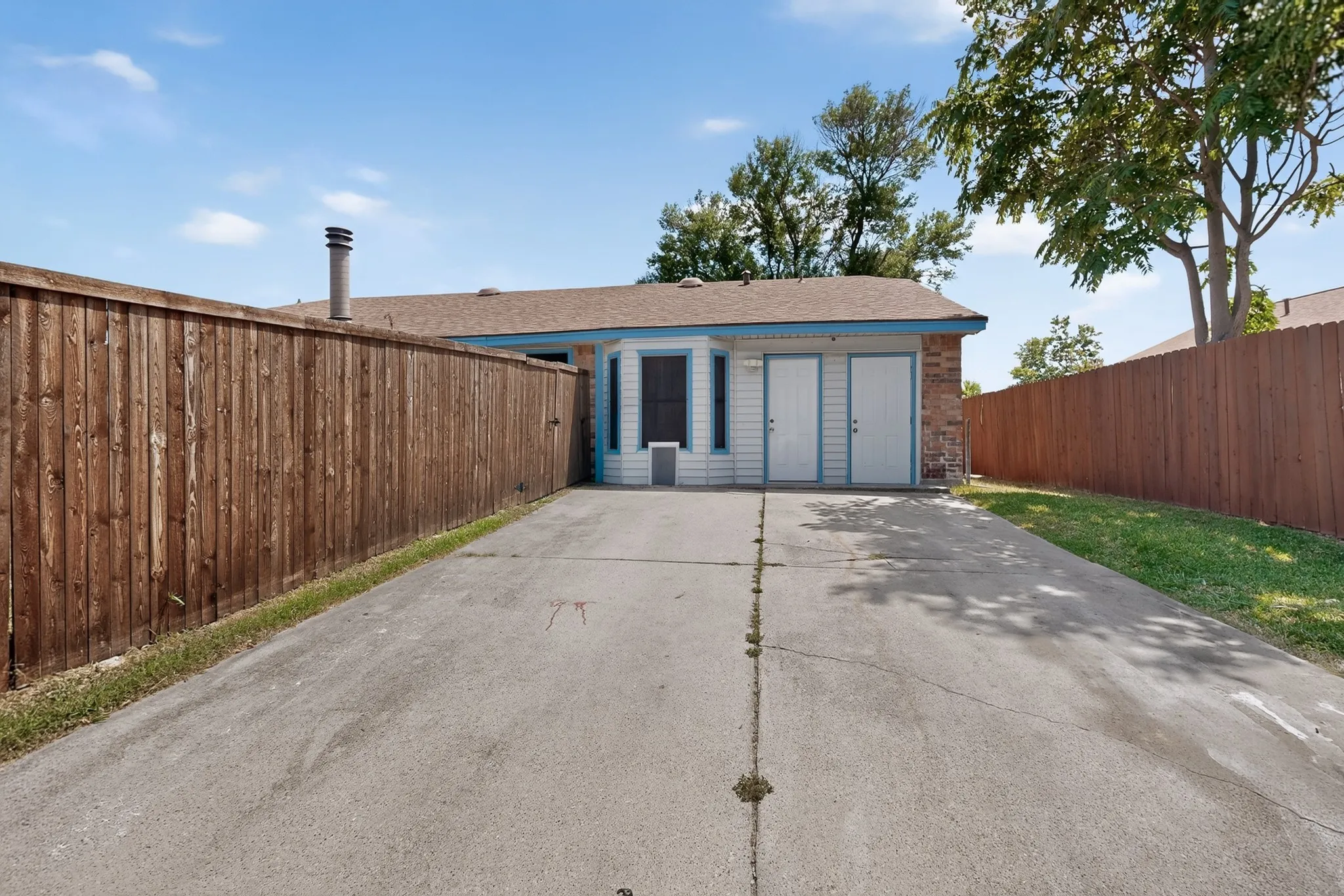 Single Family Residence For Sale in Dallas County , 3932 Farrington Street, Mesquite, Texas 75150, 3 Bedroom, 2 Bathroom, Garage spaces, 1,976 Sqft, built in 1981, mls#21350888, Real Estate Agent in Mesquite, Homes For Sale in Dallas county, Homes For Sale in Mesquite, Realtor in Mesquite Texas, Real Estate Brokerage Independent Realty Texas, Luminita Cordes Realtor