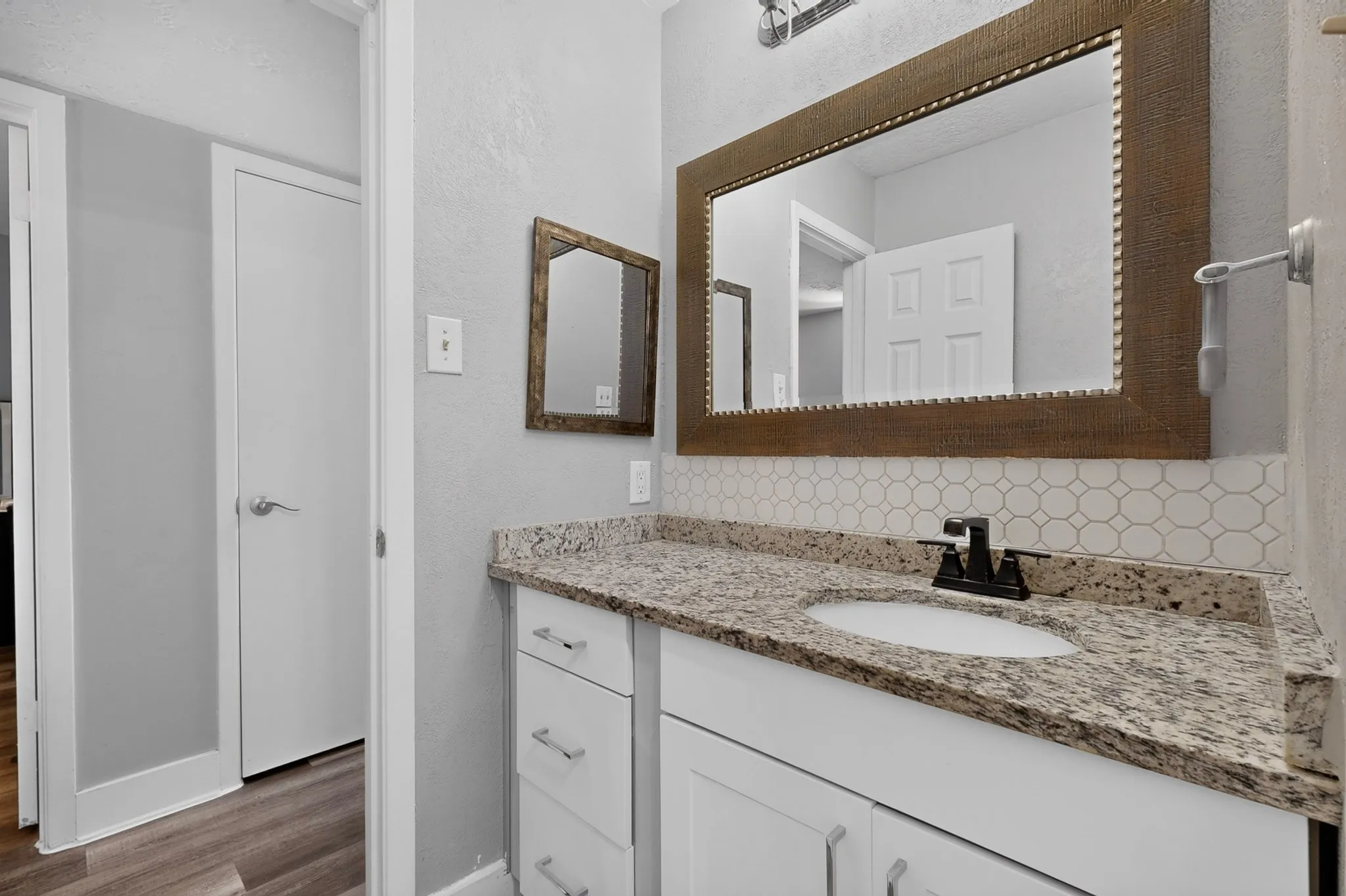 Single Family Residence For Sale in Dallas County , 3932 Farrington Street, Mesquite, Texas 75150, 3 Bedroom, 2 Bathroom, Garage spaces, 1,976 Sqft, built in 1981, mls#21350888, Real Estate Agent in Mesquite, Homes For Sale in Dallas county, Homes For Sale in Mesquite, Realtor in Mesquite Texas, Real Estate Brokerage Independent Realty Texas, Luminita Cordes Realtor
