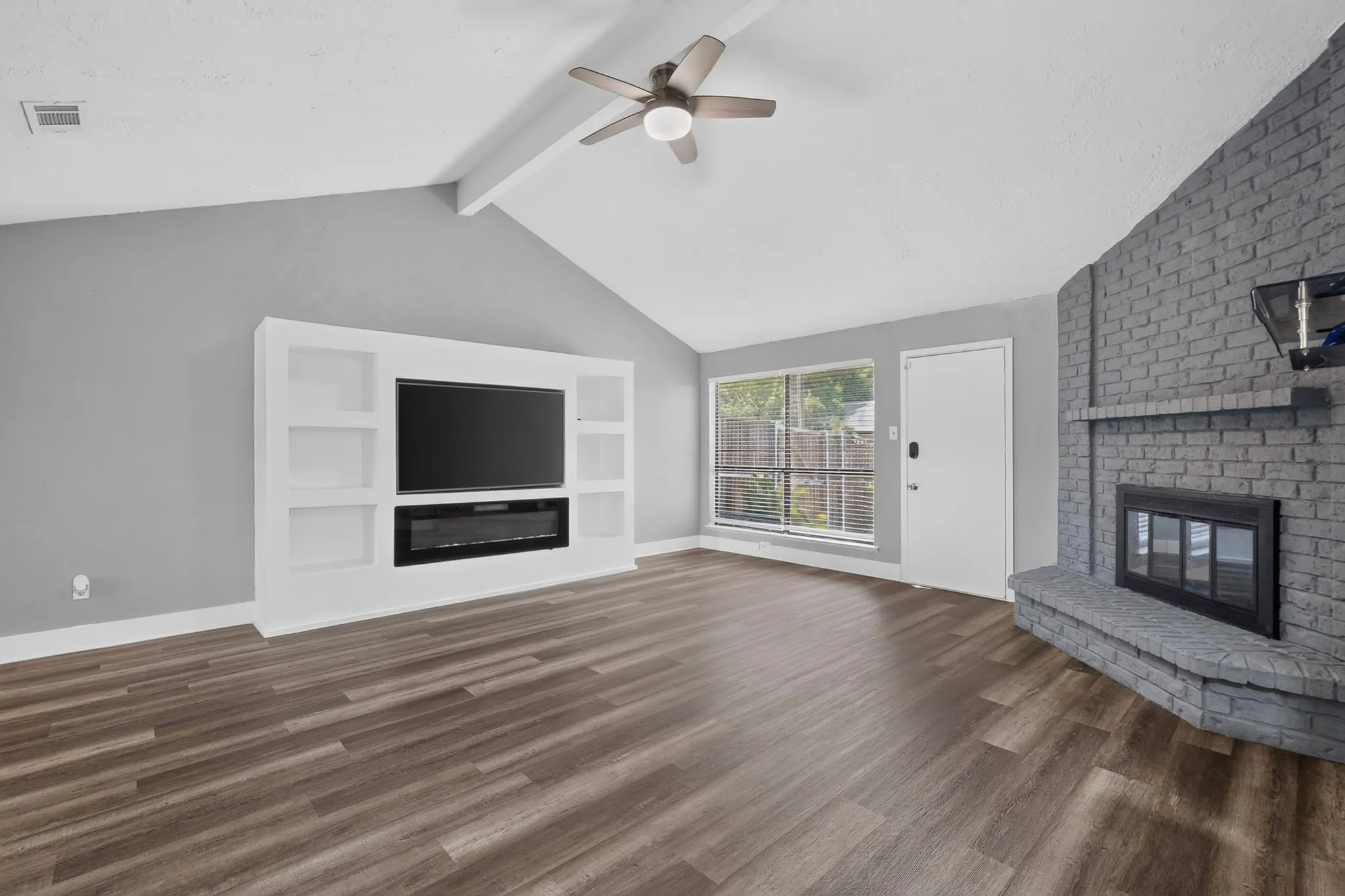 Single Family Residence For Sale in Dallas County , 3932 Farrington Street, Mesquite, Texas 75150, 3 Bedroom, 2 Bathroom, Garage spaces, 1,976 Sqft, built in 1981, mls#21350888, Real Estate Agent in Mesquite, Homes For Sale in Dallas county, Homes For Sale in Mesquite, Realtor in Mesquite Texas, Real Estate Brokerage Independent Realty Texas, Luminita Cordes Realtor