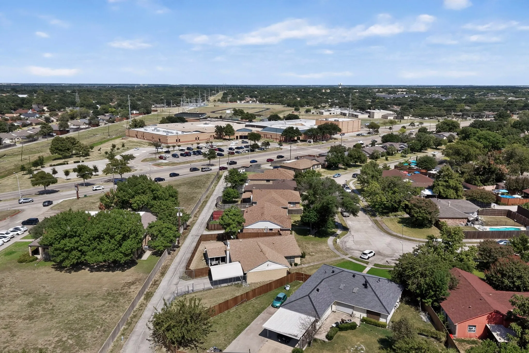 Single Family Residence For Sale in Dallas County , 3932 Farrington Street, Mesquite, Texas 75150, 3 Bedroom, 2 Bathroom, Garage spaces, 1,976 Sqft, built in 1981, mls#21350888, Real Estate Agent in Mesquite, Homes For Sale in Dallas county, Homes For Sale in Mesquite, Realtor in Mesquite Texas, Real Estate Brokerage Independent Realty Texas, Luminita Cordes Realtor