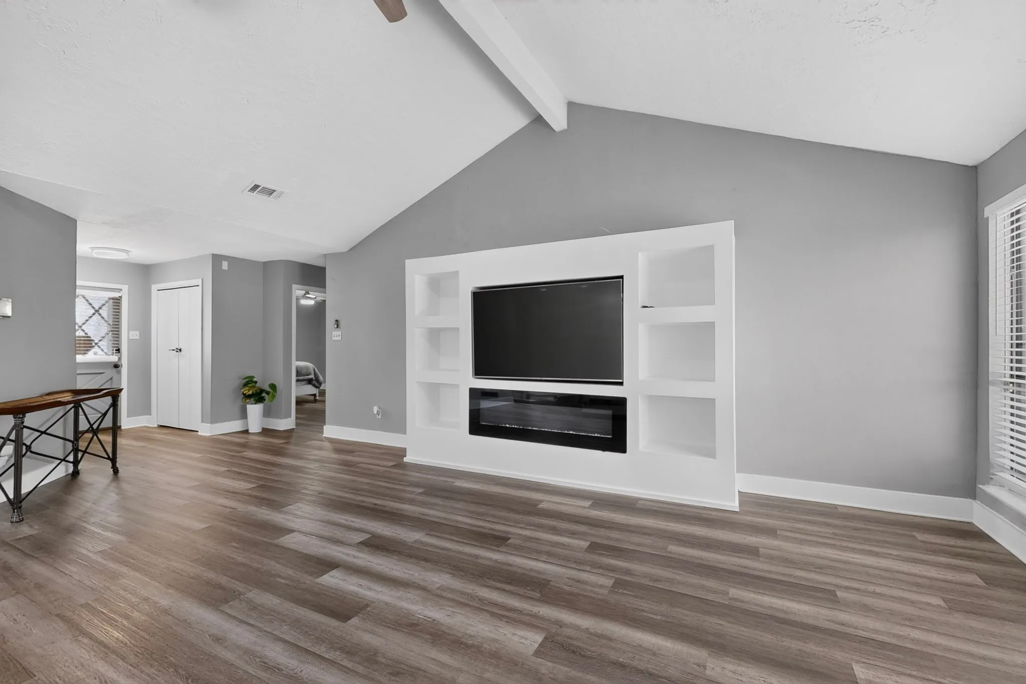 Single Family Residence For Sale in Dallas County , 3932 Farrington Street, Mesquite, Texas 75150, 3 Bedroom, 2 Bathroom, Garage spaces, 1,976 Sqft, built in 1981, mls#21350888, Real Estate Agent in Mesquite, Homes For Sale in Dallas county, Homes For Sale in Mesquite, Realtor in Mesquite Texas, Real Estate Brokerage Independent Realty Texas, Luminita Cordes Realtor