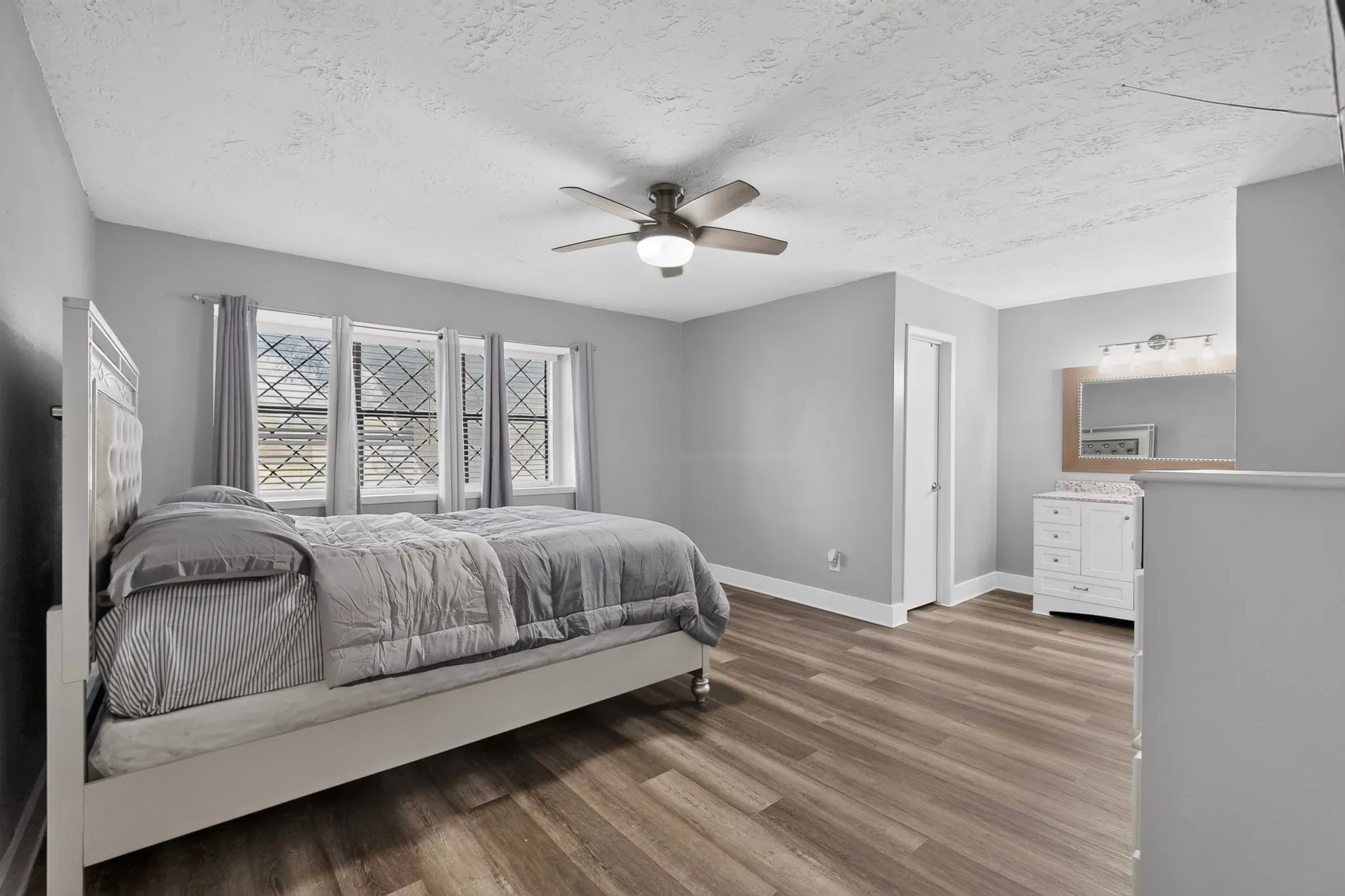 Single Family Residence For Sale in Dallas County , 3932 Farrington Street, Mesquite, Texas 75150, 3 Bedroom, 2 Bathroom, Garage spaces, 1,976 Sqft, built in 1981, mls#21350888, Real Estate Agent in Mesquite, Homes For Sale in Dallas county, Homes For Sale in Mesquite, Realtor in Mesquite Texas, Real Estate Brokerage Independent Realty Texas, Luminita Cordes Realtor