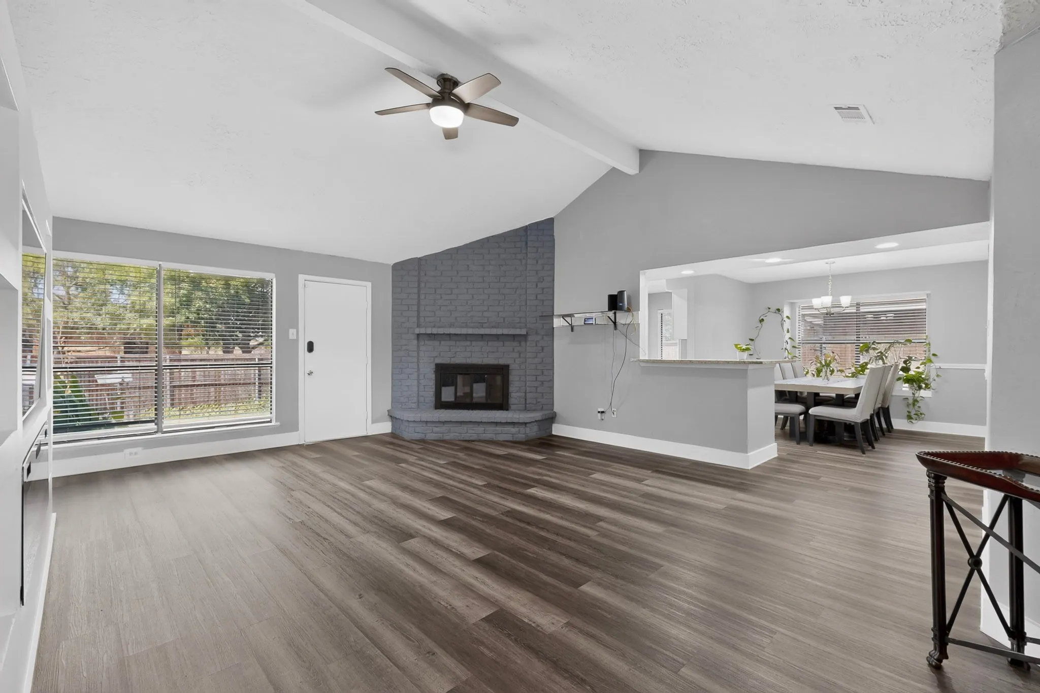 Single Family Residence For Sale in Dallas County , 3932 Farrington Street, Mesquite, Texas 75150, 3 Bedroom, 2 Bathroom, Garage spaces, 1,976 Sqft, built in 1981, mls#21350888, Real Estate Agent in Mesquite, Homes For Sale in Dallas county, Homes For Sale in Mesquite, Realtor in Mesquite Texas, Real Estate Brokerage Independent Realty Texas, Luminita Cordes Realtor