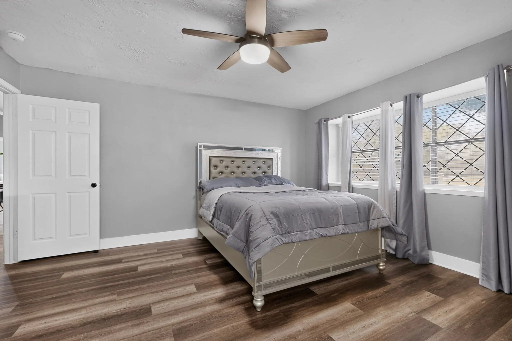 Single Family Residence For Sale in Dallas County , 3932 Farrington Street, Mesquite, Texas 75150, 3 Bedroom, 2 Bathroom, Garage spaces, 1,976 Sqft, built in 1981, mls#21350888, Real Estate Agent in Mesquite, Homes For Sale in Dallas county, Homes For Sale in Mesquite, Realtor in Mesquite Texas, Real Estate Brokerage Independent Realty Texas, Luminita Cordes Realtor
