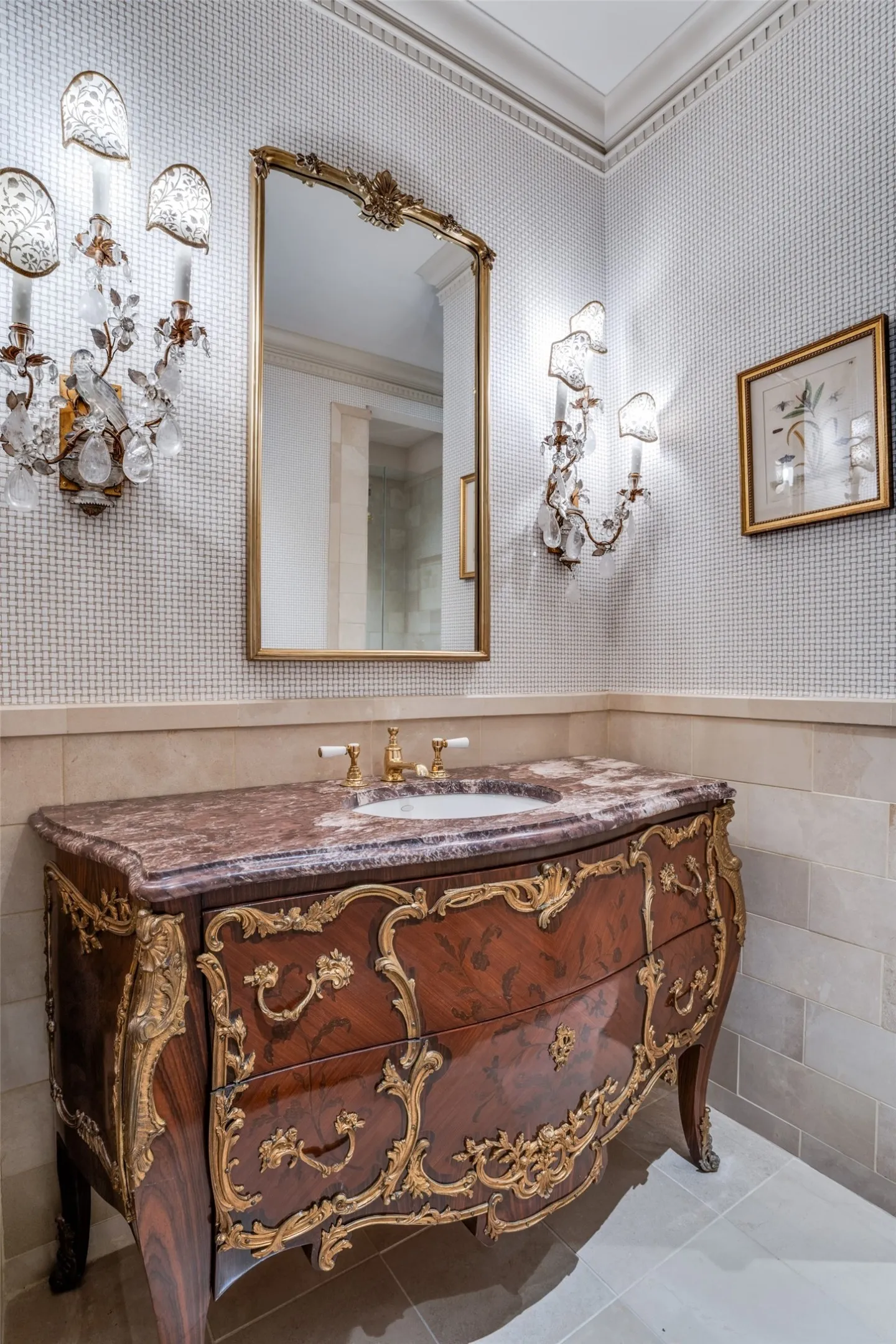 Guest bath.