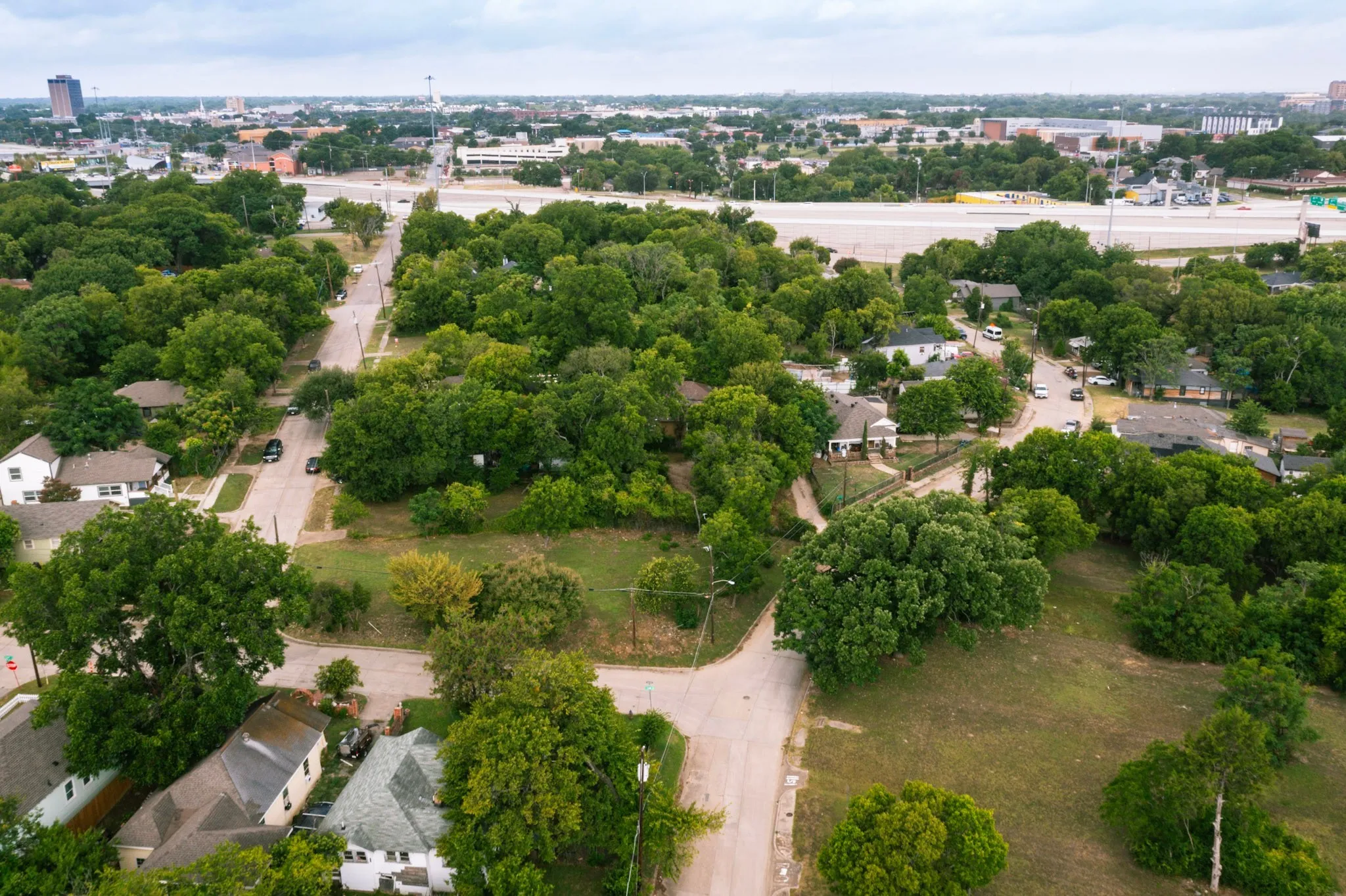Residential neighborhood with convenient access to major roads